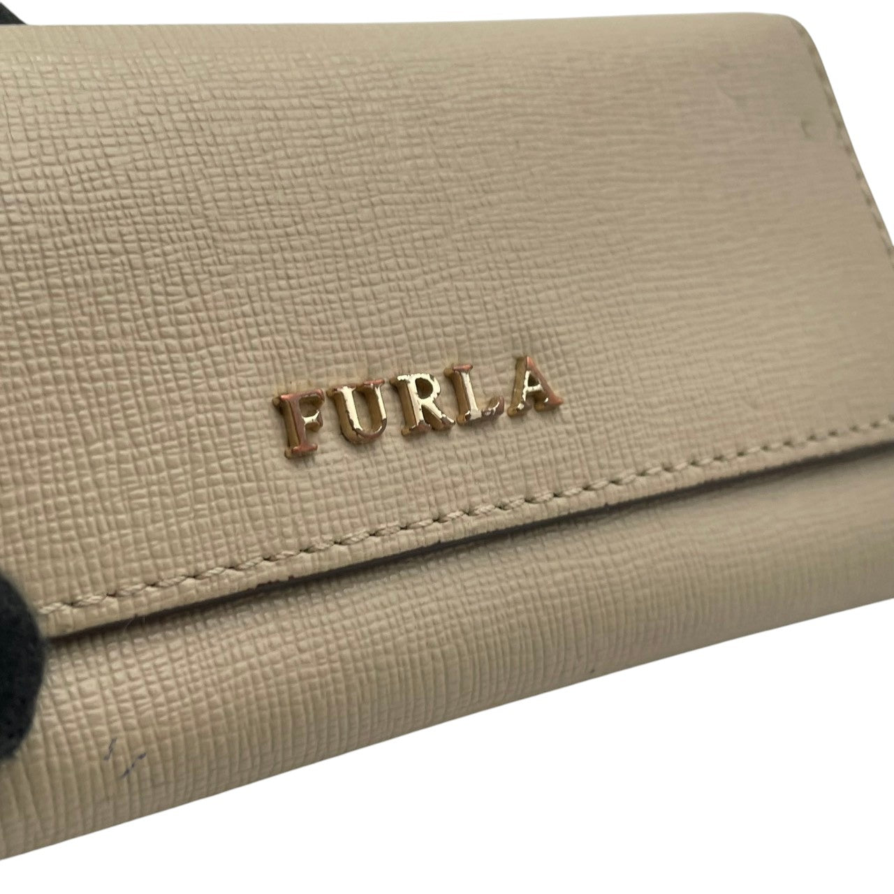 美品 フルラ FURLA コインケース キーケース 小銭入れ 小物入れ レザー 本革 ベージュ ゴールド金具 レディース エレガント クラシック ビンテージ カジュアル シンプル 上品 高品質 丈夫 人気 お出かけ デイリー コンパクト 収納 便利 M1