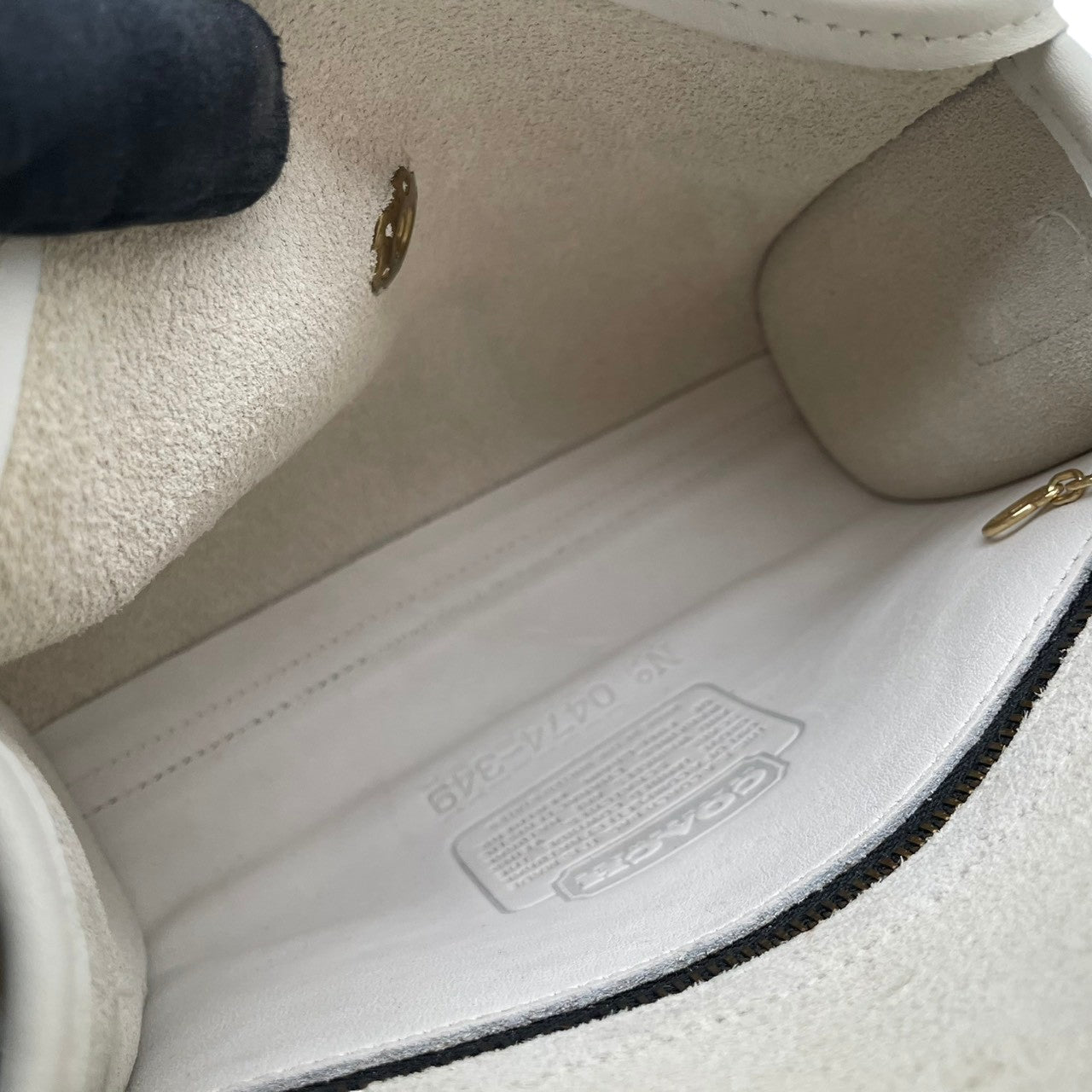 【美品】 COACH コーチ ショルダーバッグ ポシェット ミニバッグ クロスボディ 斜め掛け ターンロック レザー 本革 アイボリー 白系 ゴールド金具 レディース お出かけ デイリーユース レトロ シンプル 上品 箱付き 鞄 S19
