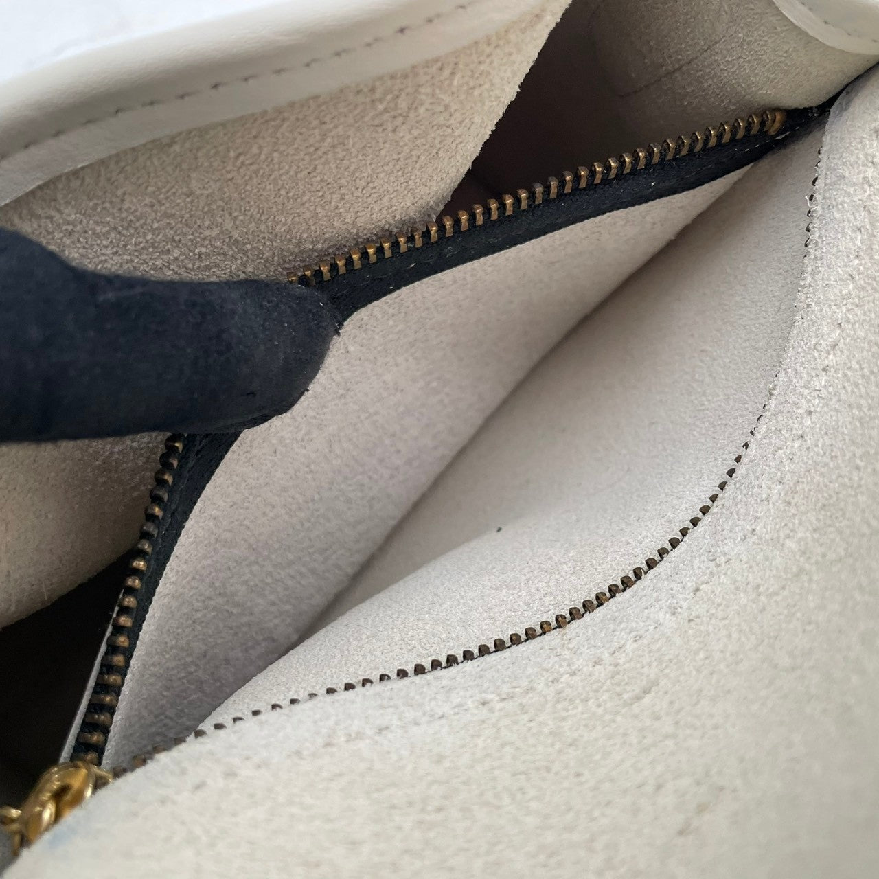 【美品】 COACH コーチ ショルダーバッグ ポシェット ミニバッグ クロスボディ 斜め掛け ターンロック レザー 本革 アイボリー 白系 ゴールド金具 レディース お出かけ デイリーユース レトロ シンプル 上品 箱付き 鞄 S19