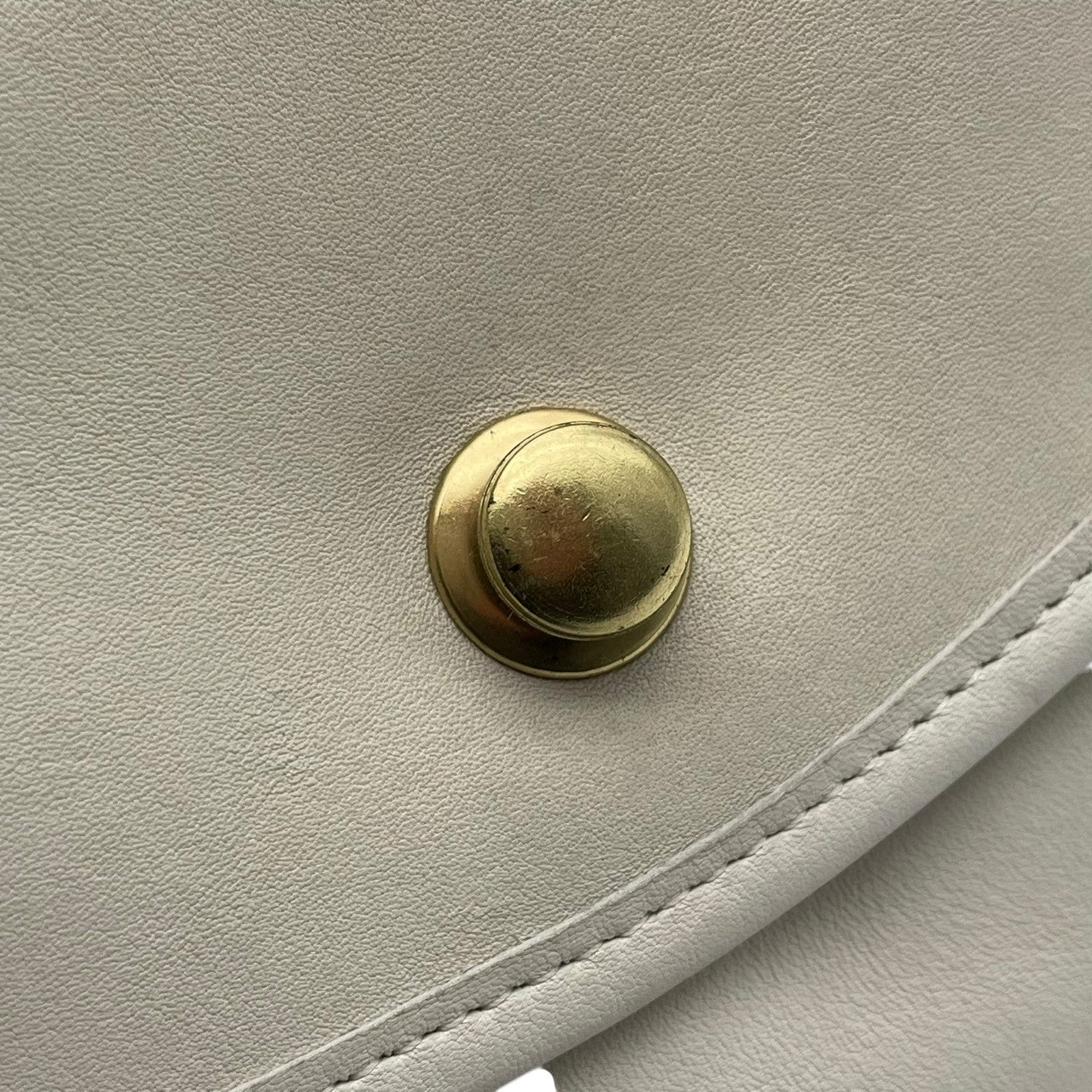 【美品】 COACH コーチ ショルダーバッグ ポシェット ミニバッグ クロスボディ 斜め掛け ターンロック レザー 本革 アイボリー 白系 ゴールド金具 レディース お出かけ デイリーユース レトロ シンプル 上品 箱付き 鞄 S19