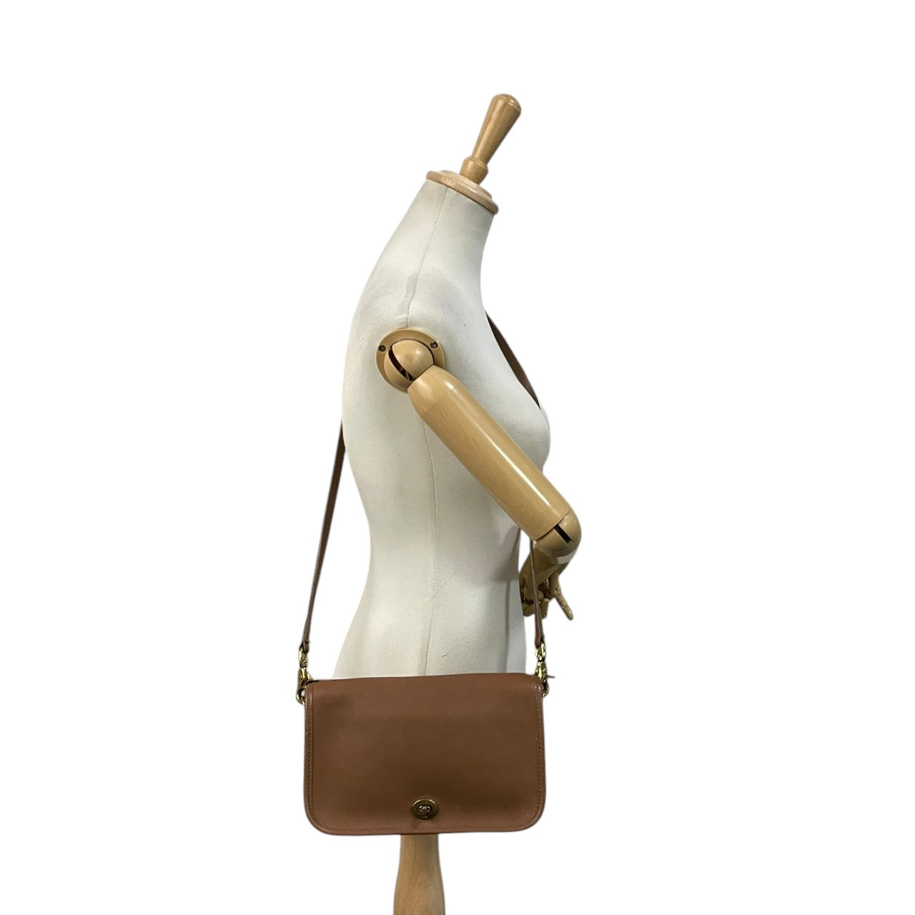 美品 COACH コーチ オールドコーチ ショルダーバッグ ポシェット 斜め掛け フラップ ターンロック 本革 レザー ブラウン ゴールド金具 ヴィンテージ ビンテージ レトロ クラシック エレガント 上品 デイリーユース レディース 箱付き S19
