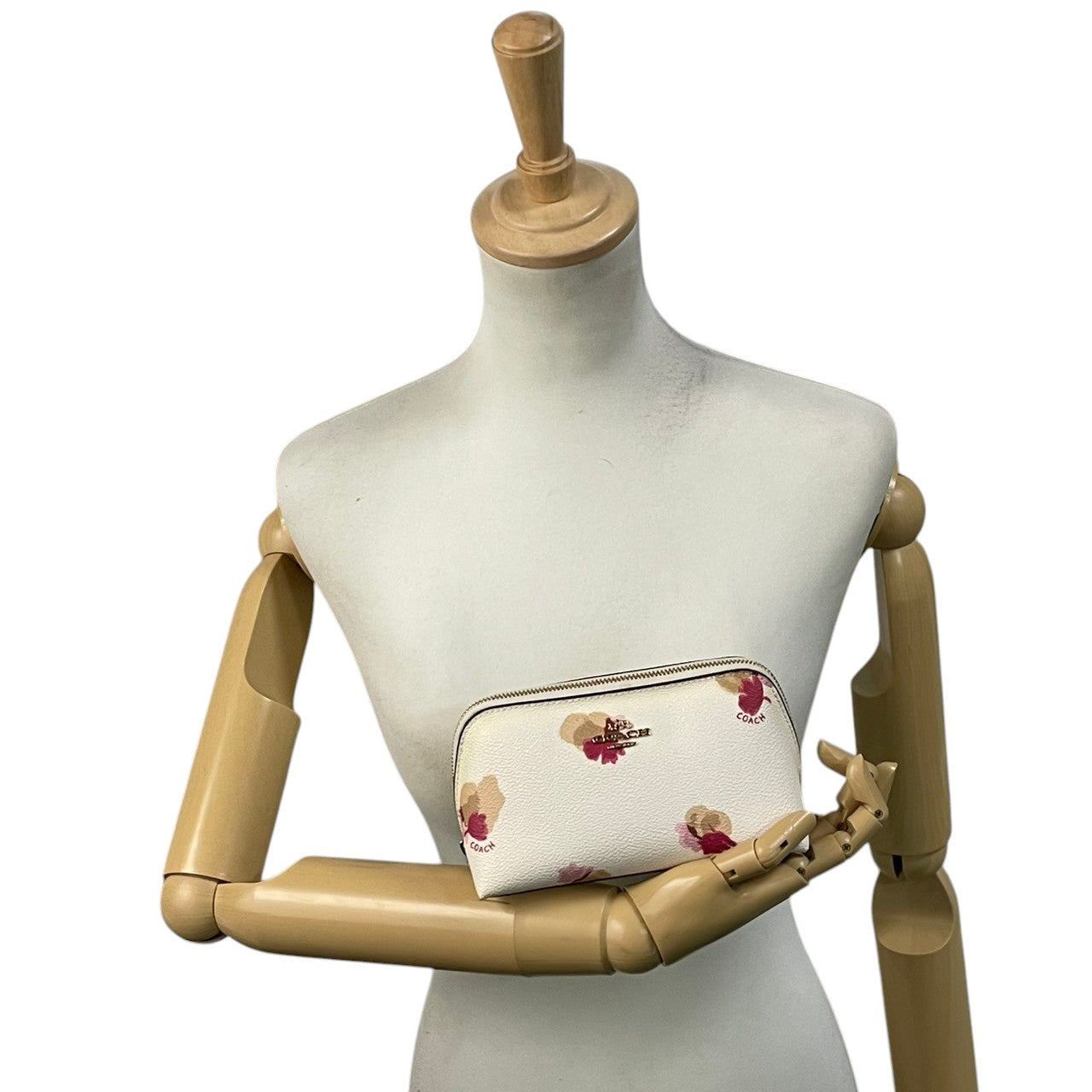 極美品 COACH コーチ ポーチ コスメポーチ 化粧ポーチ 小物入れ シグネチャー PVC レザー アイボリー ピンク ベージュ ゴールド金具 レディース 上品 エレガント コンパクト デイリー トラベル 旅行 整理 収納 S84