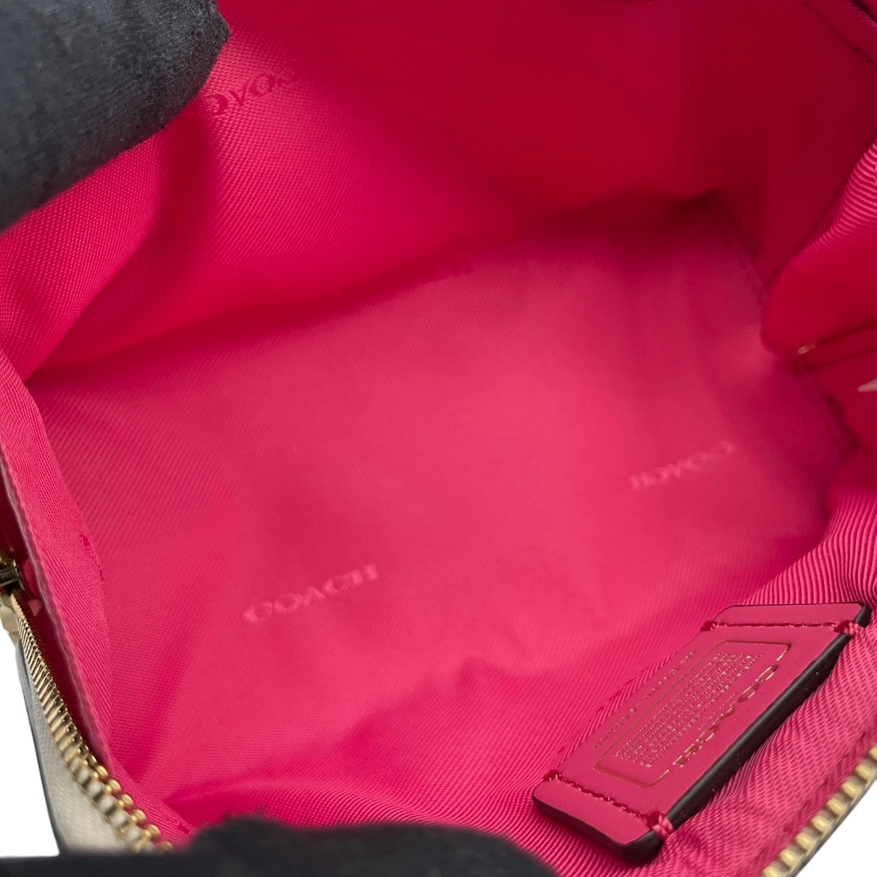極美品 COACH コーチ ポーチ コスメポーチ 化粧ポーチ 小物入れ シグネチャー PVC レザー アイボリー ピンク ベージュ ゴールド金具 レディース 上品 エレガント コンパクト デイリー トラベル 旅行 整理 収納 S84