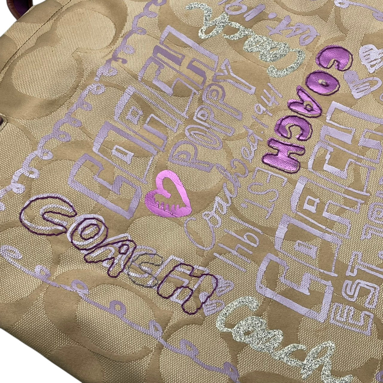 美品 COACH コーチ ポピー シグネチャー トートバッグ ショルダーバッグ キャンバス パテントレザー スパンコール ベージュ 肩掛け A4収納 大容量 華やか エレガント カジュアル 通勤 通学 お出かけ デイリー トラベル レディース 鞄 S84