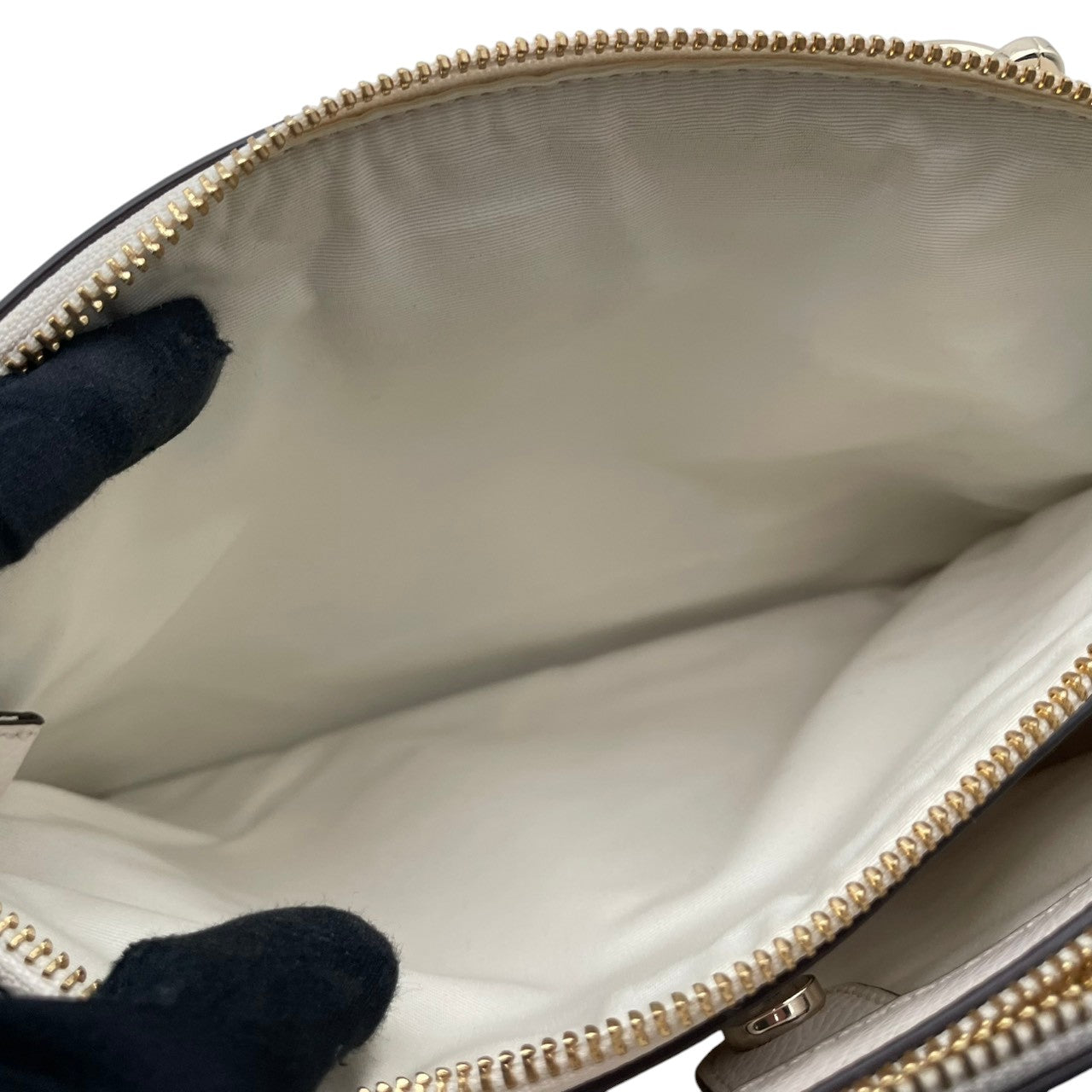美品 COACH コーチ 2WAY ショルダーバッグ ハンドバッグ 斜め掛け クロスボディ レザー 本革 ホワイト 白 ゴールド金具 レディース エレガント 上品 通勤 通学 お出かけ デイリーユース シンプル 人気 カバン 鞄 S84