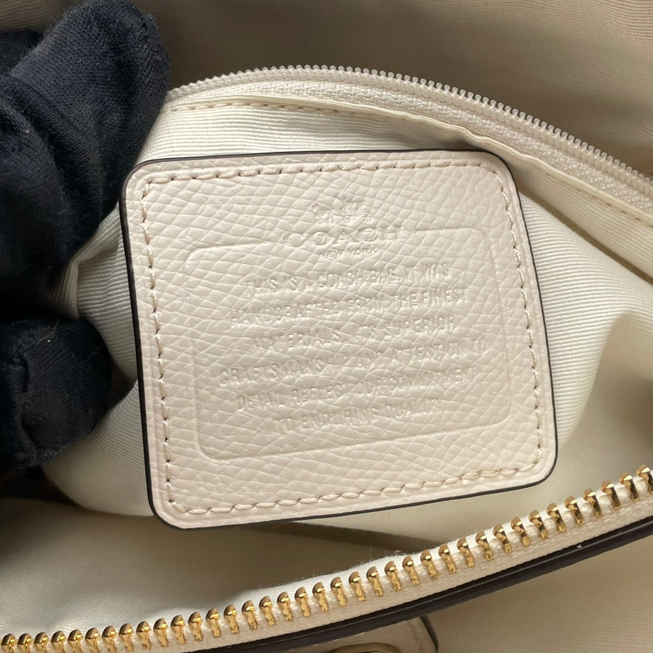 美品 COACH コーチ 2WAY ショルダーバッグ ハンドバッグ 斜め掛け クロスボディ レザー 本革 ホワイト 白 ゴールド金具 レディース エレガント 上品 通勤 通学 お出かけ デイリーユース シンプル 人気 カバン 鞄 S84