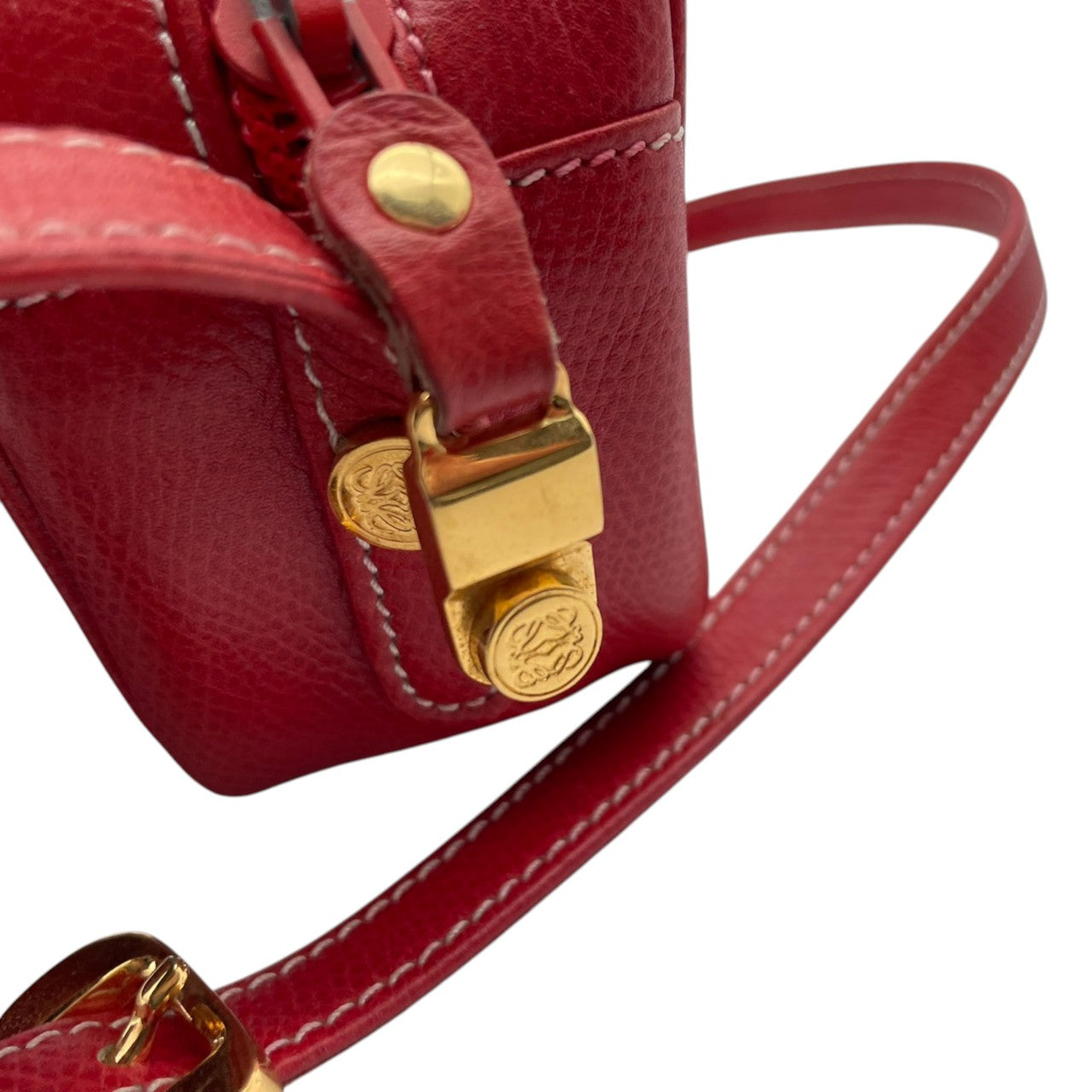 LOEWE ロエベ アナグラム ショルダーバッグ ポシェット ミニバッグ クロスボディ 斜め掛け レザー 本革 レッド 赤 ゴールド金具 ヴィンテージ オールド レトロ レディース エレガント 上品 お出かけ デイリーユース シンプル コンパクト 良品 S84
