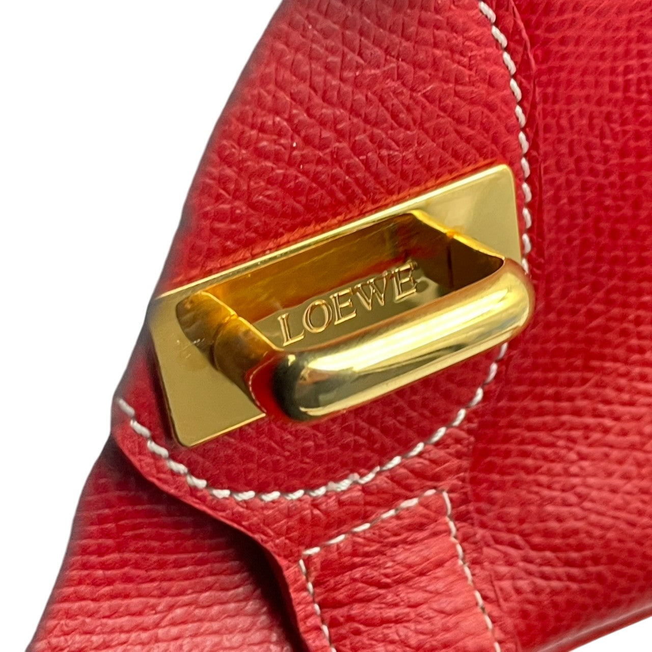 LOEWE ロエベ アナグラム ショルダーバッグ ポシェット ミニバッグ クロスボディ 斜め掛け レザー 本革 レッド 赤 ゴールド金具 ヴィンテージ オールド レトロ レディース エレガント 上品 お出かけ デイリーユース シンプル コンパクト 良品 S84