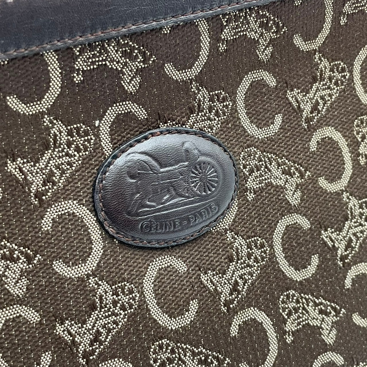 美品 CELINE セリーヌ クラッチバッグ セカンドバッグ ポーチ Cマカダム 馬車柄 キャンバス レザー ブラウン 茶 ゴールド金具 ヴィンテージ オールド レトロ レディース メンズ 男女兼用 ユニセックス エレガント 上品 お出かけ カバン 鞄 S84