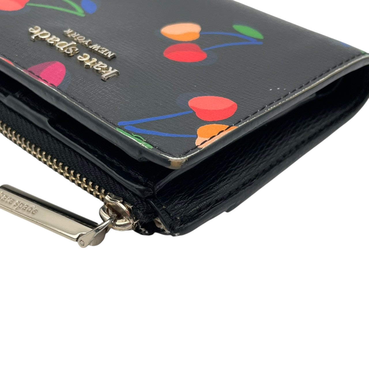 kate spade ケイトスペード 二つ折り財布 コンパクトウォレット ミニ財布 花柄 フローラル ボタニカル PVC ブラック 黒 マルチカラー ゴールド金具 レディース エレガント 上品 カジュアル お出かけ デイリー 普段使い 良品 M4