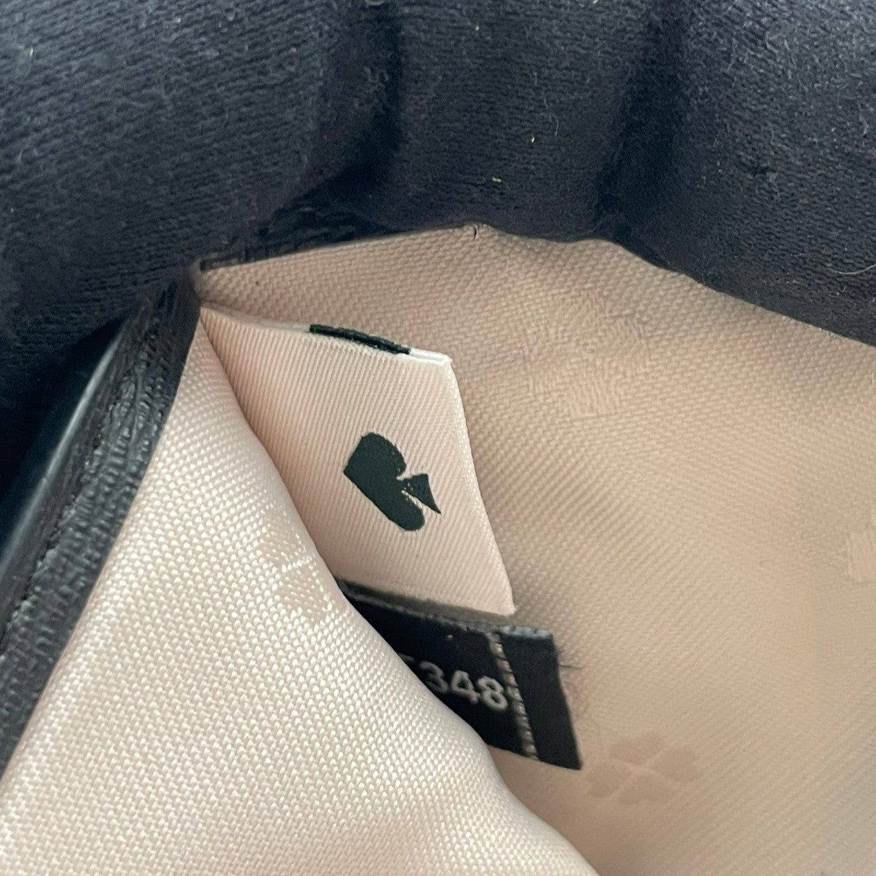 kate spade ケイトスペード 二つ折り財布 コンパクトウォレット ミニ財布 花柄 フローラル ボタニカル PVC ブラック 黒 マルチカラー ゴールド金具 レディース エレガント 上品 カジュアル お出かけ デイリー 普段使い 良品 M4