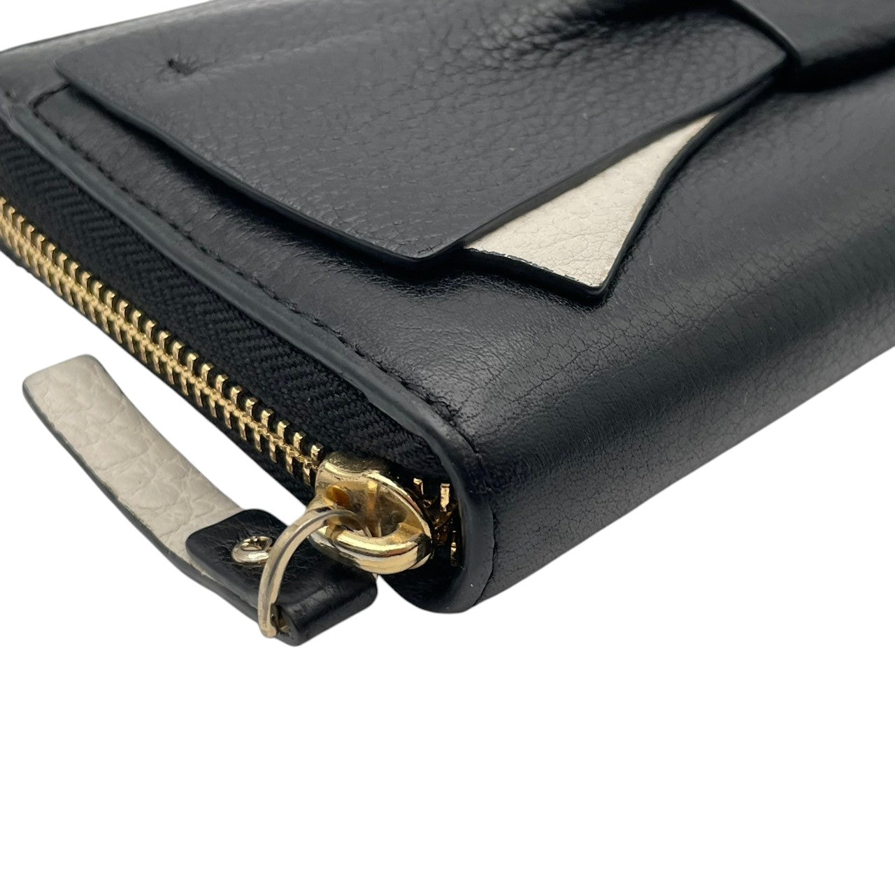 美品 kate spade ケイトスペード ラウンドファスナー 長財布 ロングウォレット レザー 本革 ブラック 黒 ホワイト 白 ドット 水玉 ゴールド金具 レディース エレガント 上品 カジュアル お出かけ デイリー 大容量 収納 人気 M4