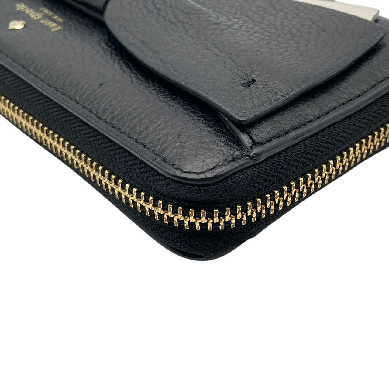 美品 kate spade ケイトスペード ラウンドファスナー 長財布 ロングウォレット レザー 本革 ブラック 黒 ホワイト 白 ドット 水玉 ゴールド金具 レディース エレガント 上品 カジュアル お出かけ デイリー 大容量 収納 人気 M4