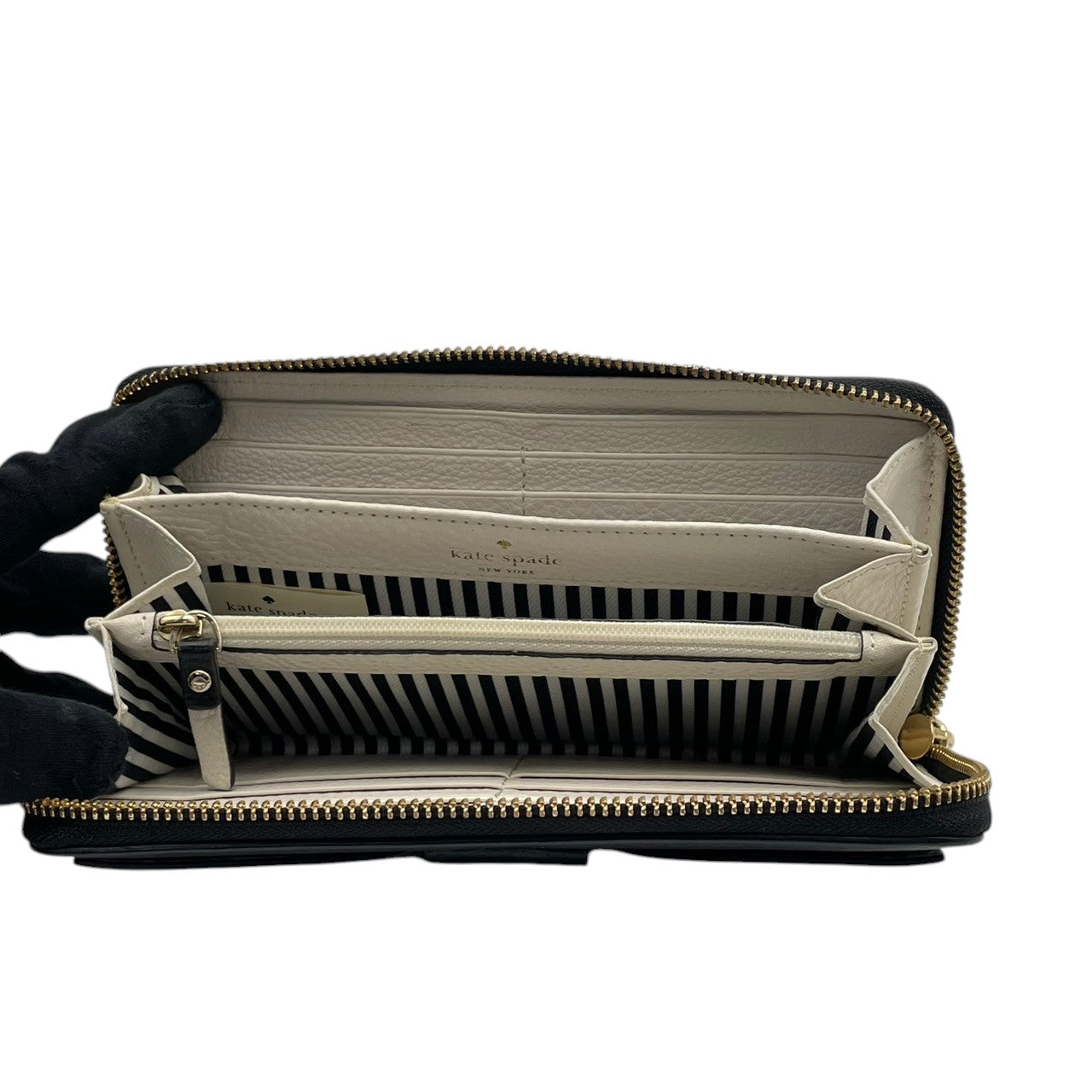 美品 kate spade ケイトスペード ラウンドファスナー 長財布 ロングウォレット レザー 本革 ブラック 黒 ホワイト 白 ドット 水玉 ゴールド金具 レディース エレガント 上品 カジュアル お出かけ デイリー 大容量 収納 人気 M4