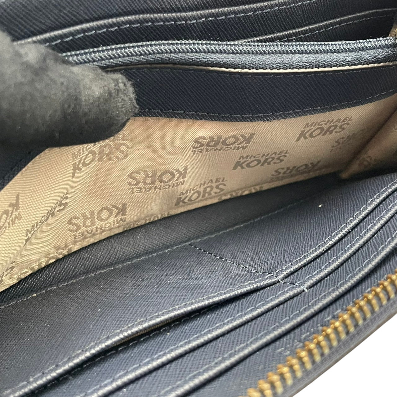 良品 MICHAEL KORS マイケルコース ラウンドファスナー 長財布 ロングウォレット レザー 本革 ネイビー 紺 ゴールド金具 レディース エレガント 上品 カジュアル ビジネス 大容量 収納 普段使い お出かけ 人気 M4
