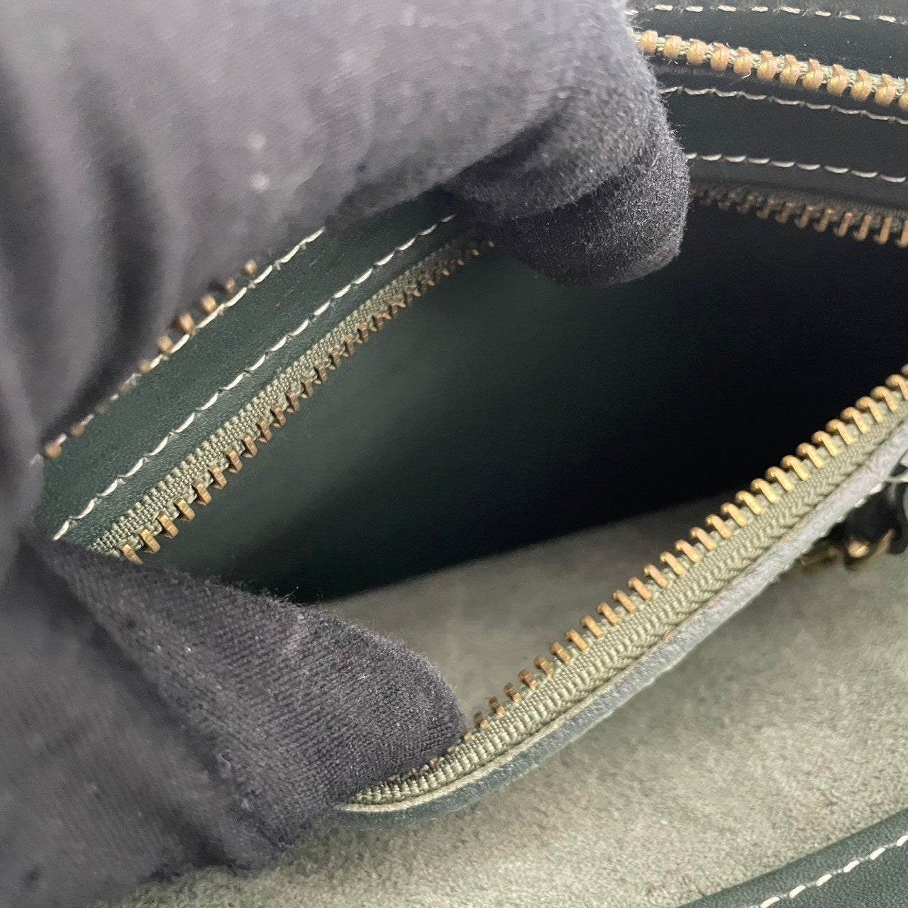 美品 COACH コーチ スポーツコーチ ショルダーバッグ グローブタンドレザー カウハイド グリーン 深緑 ヴィンテージ ワンショルダー 牛革 白ステッチ 斜めがけ ハンドバッグ レディース 通勤 普段使い シンプル U3