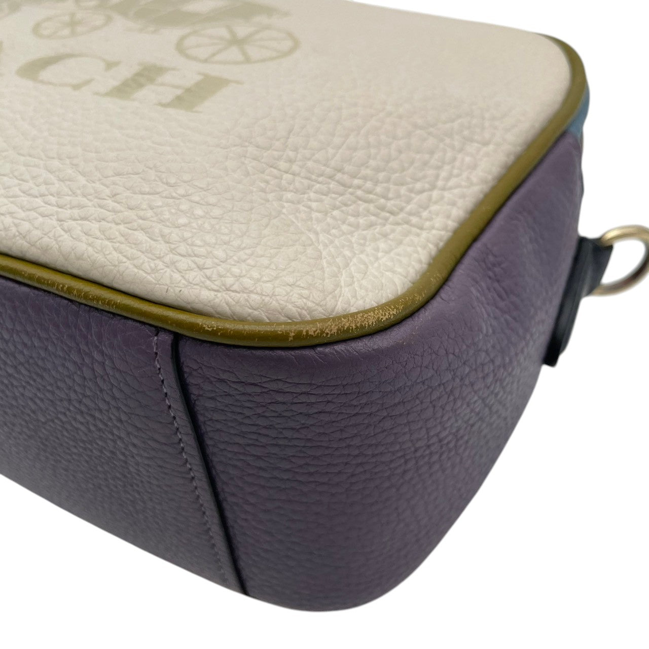 美品 COACH コーチ ショルダーバッグ カメラバッグ ペブルドレザー マルチカラー ゴールド金具 牛革 ホース キャリッジ ロゴ レディース 斜めがけ 上品 アイボリー パープル カラーブロック 普段使い コンパクト 91082 U3