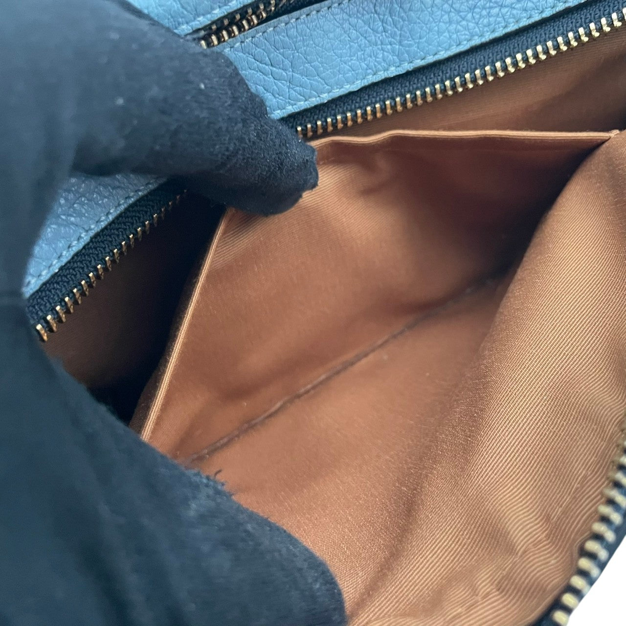 美品 COACH コーチ ショルダーバッグ カメラバッグ ペブルドレザー マルチカラー ゴールド金具 牛革 ホース キャリッジ ロゴ レディース 斜めがけ 上品 アイボリー パープル カラーブロック 普段使い コンパクト 91082 U3