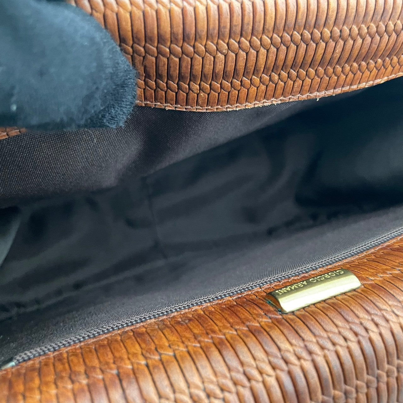 美品 ジョルジオアルマーニ GIORGIO ARMANI ショルダーバッグ ウーブンレザー 編み込み ブラウン 茶 ゴールド金具 サドルバッグ ヴィンテージ 牛革 斜めがけ レディース イタリア製 上品 エレガント キャメル U3