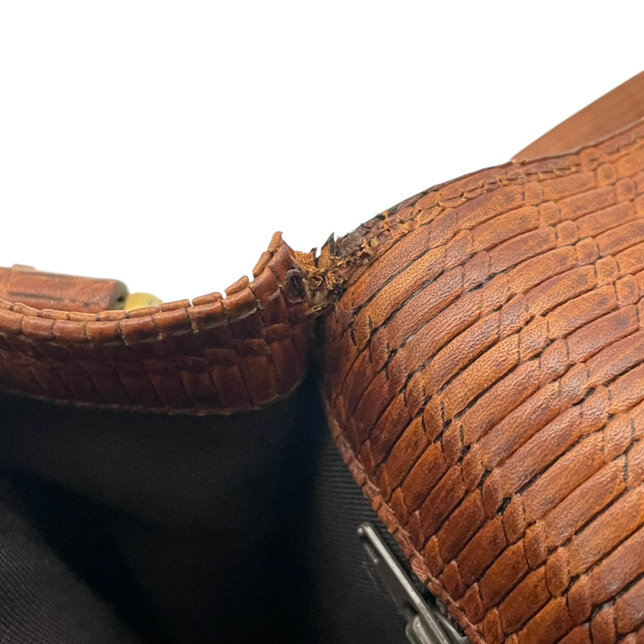 美品 ジョルジオアルマーニ GIORGIO ARMANI ショルダーバッグ ウーブンレザー 編み込み ブラウン 茶 ゴールド金具 サドルバッグ ヴィンテージ 牛革 斜めがけ レディース イタリア製 上品 エレガント キャメル U3