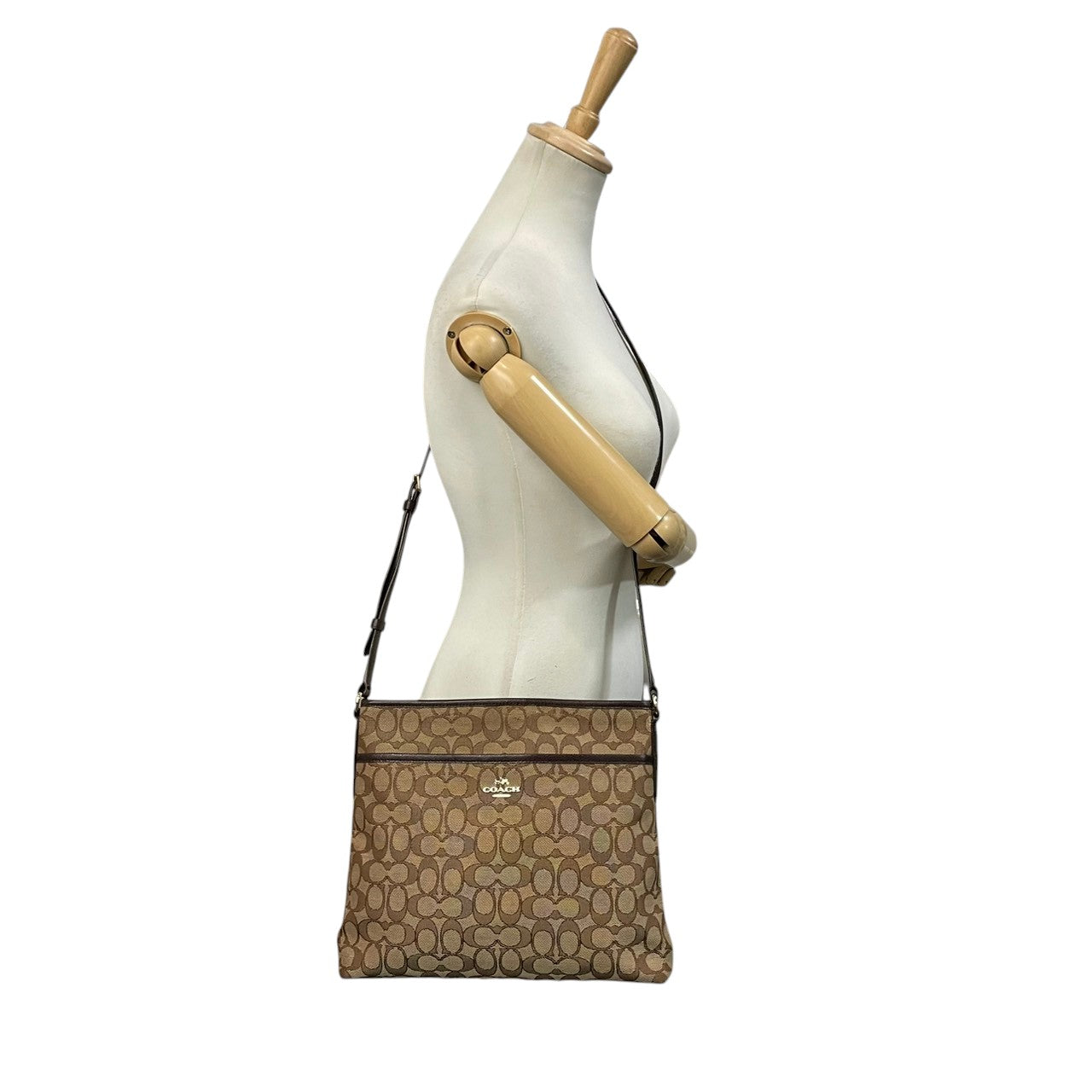 美品 COACH コーチ ショルダーバッグ シグネチャー キャンバス レザー ブラウン 茶 ゴールド金具 斜めがけ ファイルバッグ Cロゴ レディース 通勤 普段使い 総柄 クロスボディ A4収納 シンプル 上品 F55363 U2