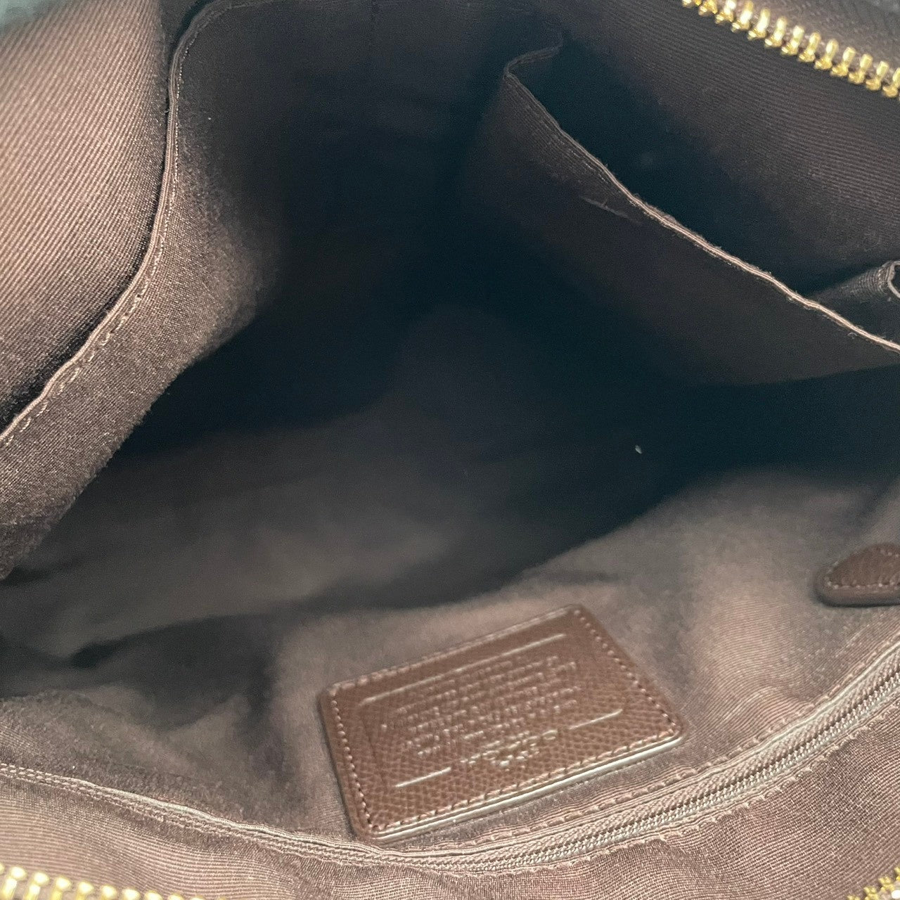 美品 COACH コーチ ショルダーバッグ シグネチャー キャンバス レザー ブラウン 茶 ゴールド金具 斜めがけ ファイルバッグ Cロゴ レディース 通勤 普段使い 総柄 クロスボディ A4収納 シンプル 上品 F55363 U2