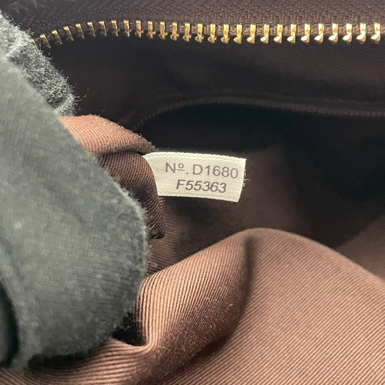 美品 COACH コーチ ショルダーバッグ シグネチャー キャンバス レザー ブラウン 茶 ゴールド金具 斜めがけ ファイルバッグ Cロゴ レディース 通勤 普段使い 総柄 クロスボディ A4収納 シンプル 上品 F55363 U2