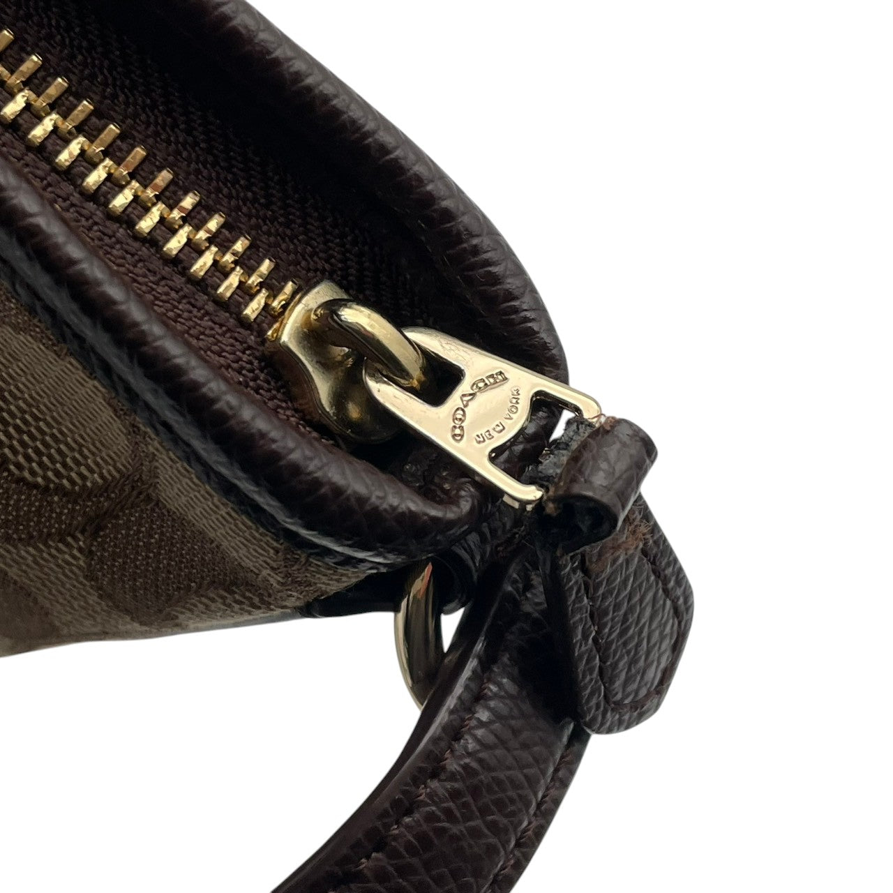 美品 COACH コーチ ショルダーバッグ シグネチャー キャンバス レザー ブラウン 茶 ゴールド金具 斜めがけ ファイルバッグ Cロゴ レディース 通勤 普段使い 総柄 クロスボディ A4収納 シンプル 上品 F55363 U2