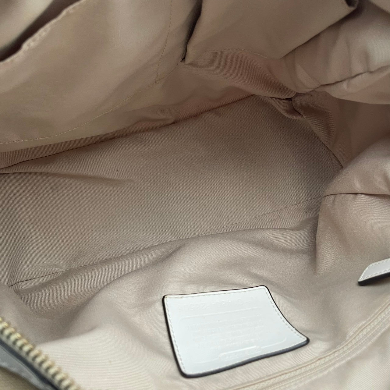 COACH コーチ トートバッグ シグネチャー キャンバス レザー ベージュ ホワイト ゴールド金具 Cロゴ 総柄 ストライプ 大容量 A4収納 レディース 通勤 普段使い ハンドバッグ 上品 シンプル F28505 U2