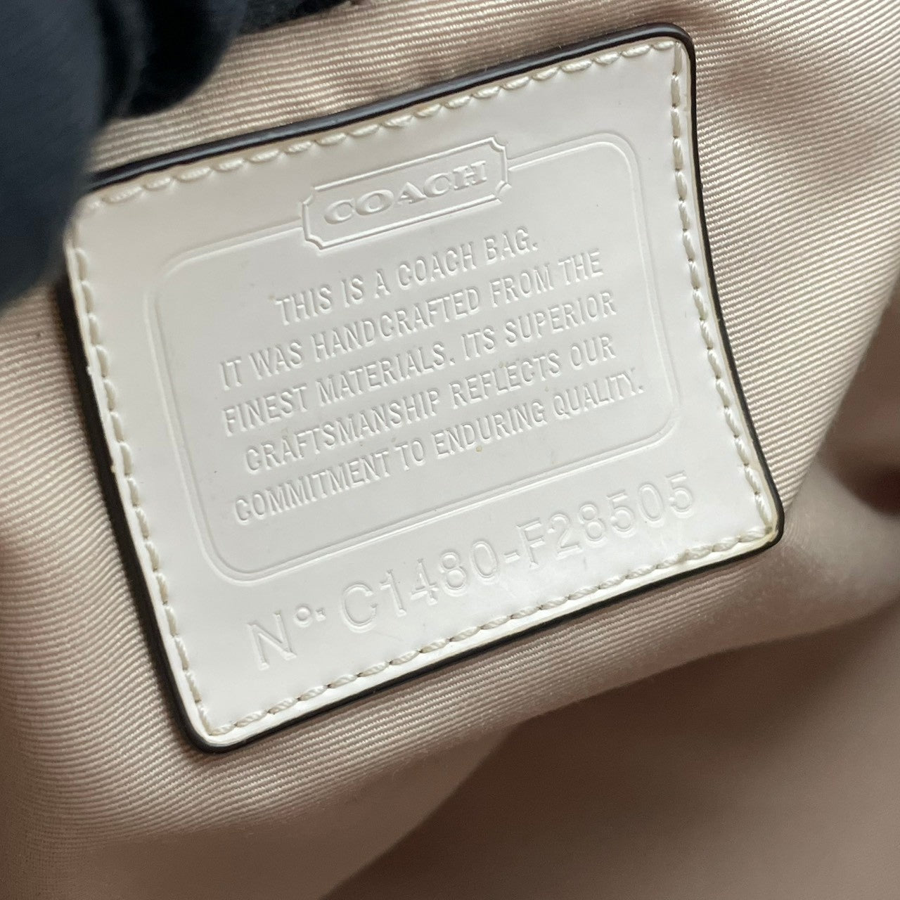 COACH コーチ トートバッグ シグネチャー キャンバス レザー ベージュ ホワイト ゴールド金具 Cロゴ 総柄 ストライプ 大容量 A4収納 レディース 通勤 普段使い ハンドバッグ 上品 シンプル F28505 U2