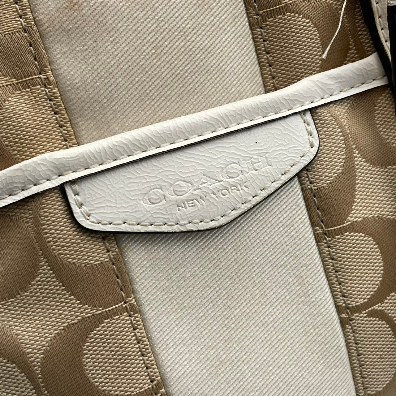 COACH コーチ トートバッグ シグネチャー キャンバス レザー ベージュ ホワイト ゴールド金具 Cロゴ 総柄 ストライプ 大容量 A4収納 レディース 通勤 普段使い ハンドバッグ 上品 シンプル F28505 U2