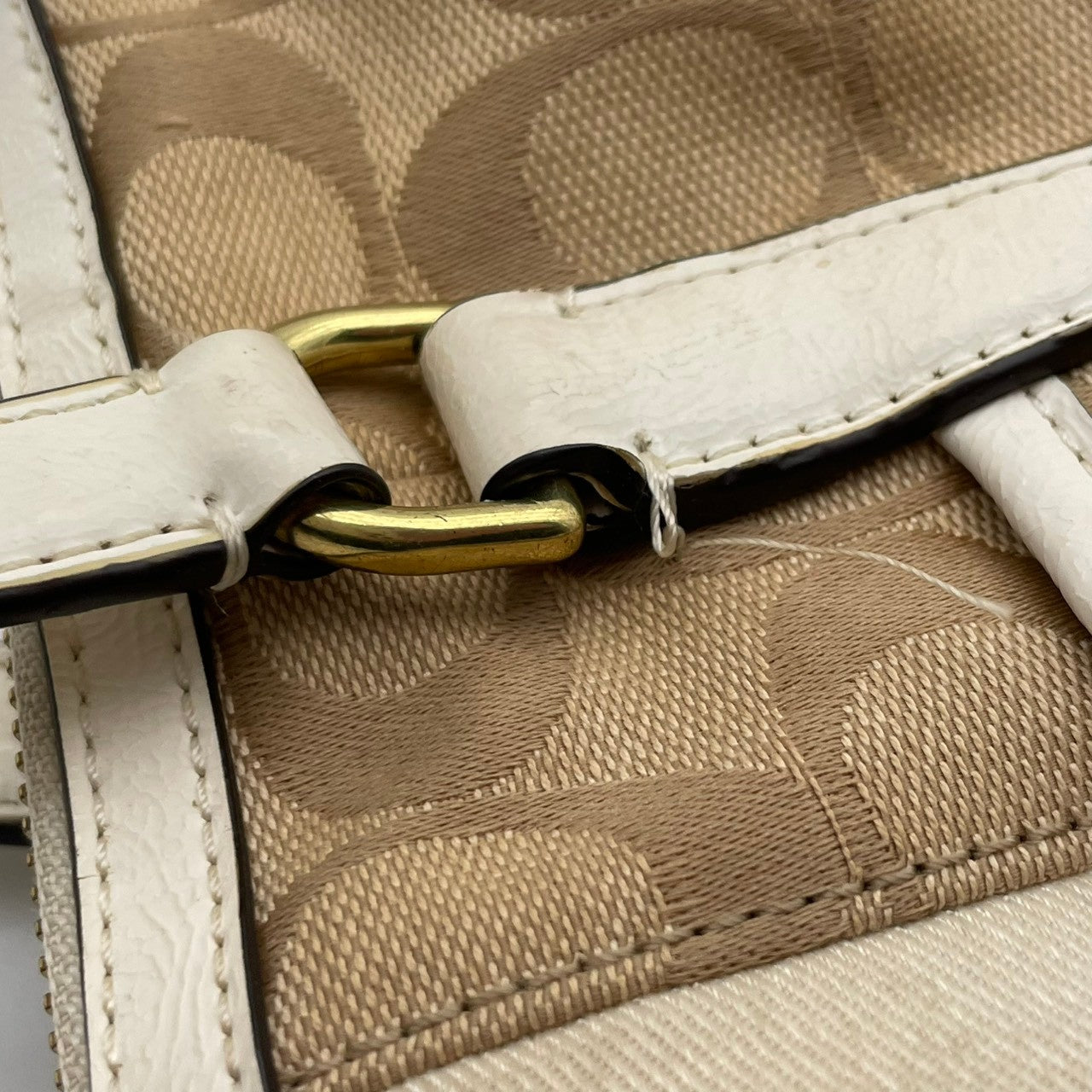 COACH コーチ トートバッグ シグネチャー キャンバス レザー ベージュ ホワイト ゴールド金具 Cロゴ 総柄 ストライプ 大容量 A4収納 レディース 通勤 普段使い ハンドバッグ 上品 シンプル F28505 U2