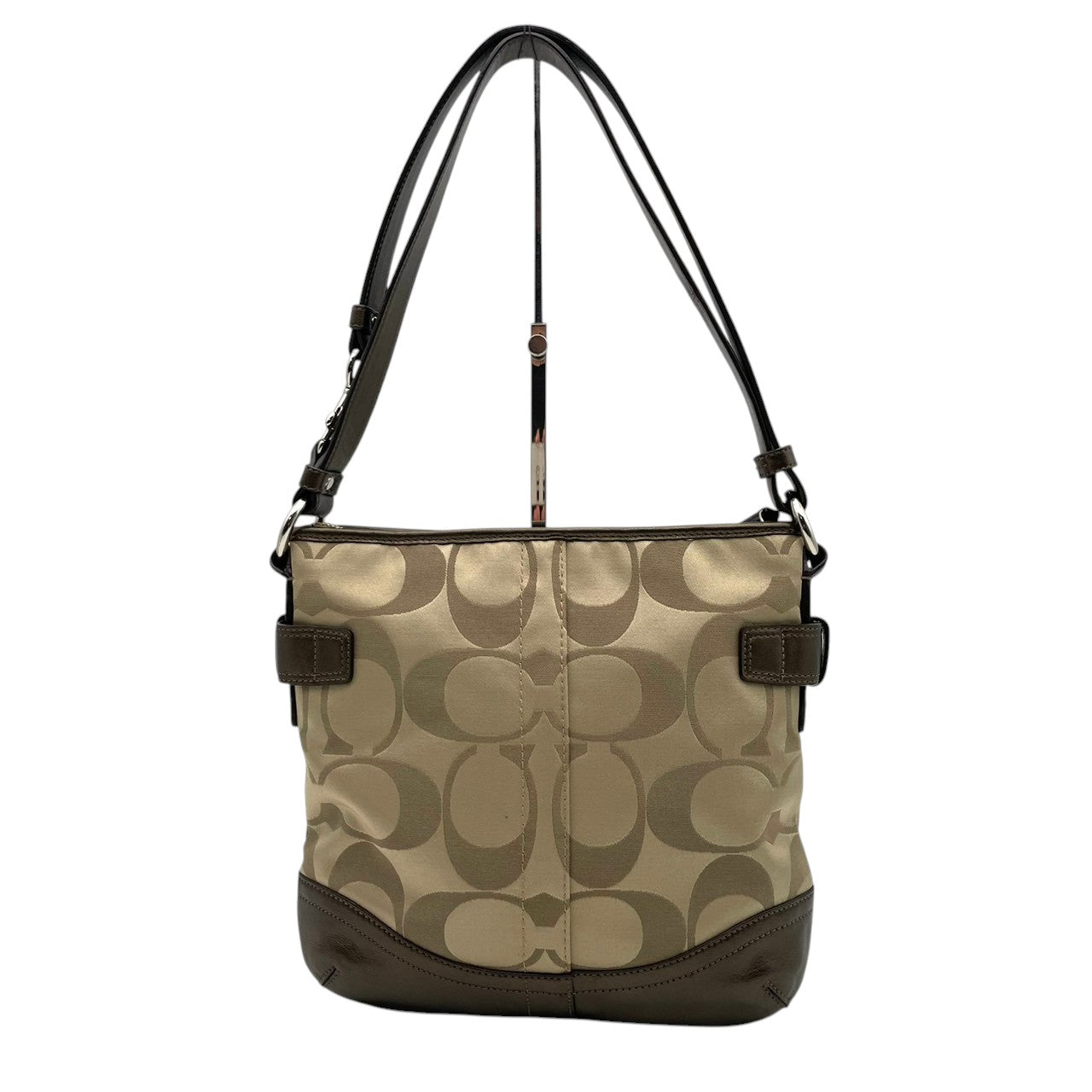 美品 COACH コーチ ショルダーバッグ オプアート シグネチャー サテン キャンバス レザー ベージュ ブロンズ シルバーチェーン チャーム Cロゴ レディース 斜めがけ 普段使い F19730 U2