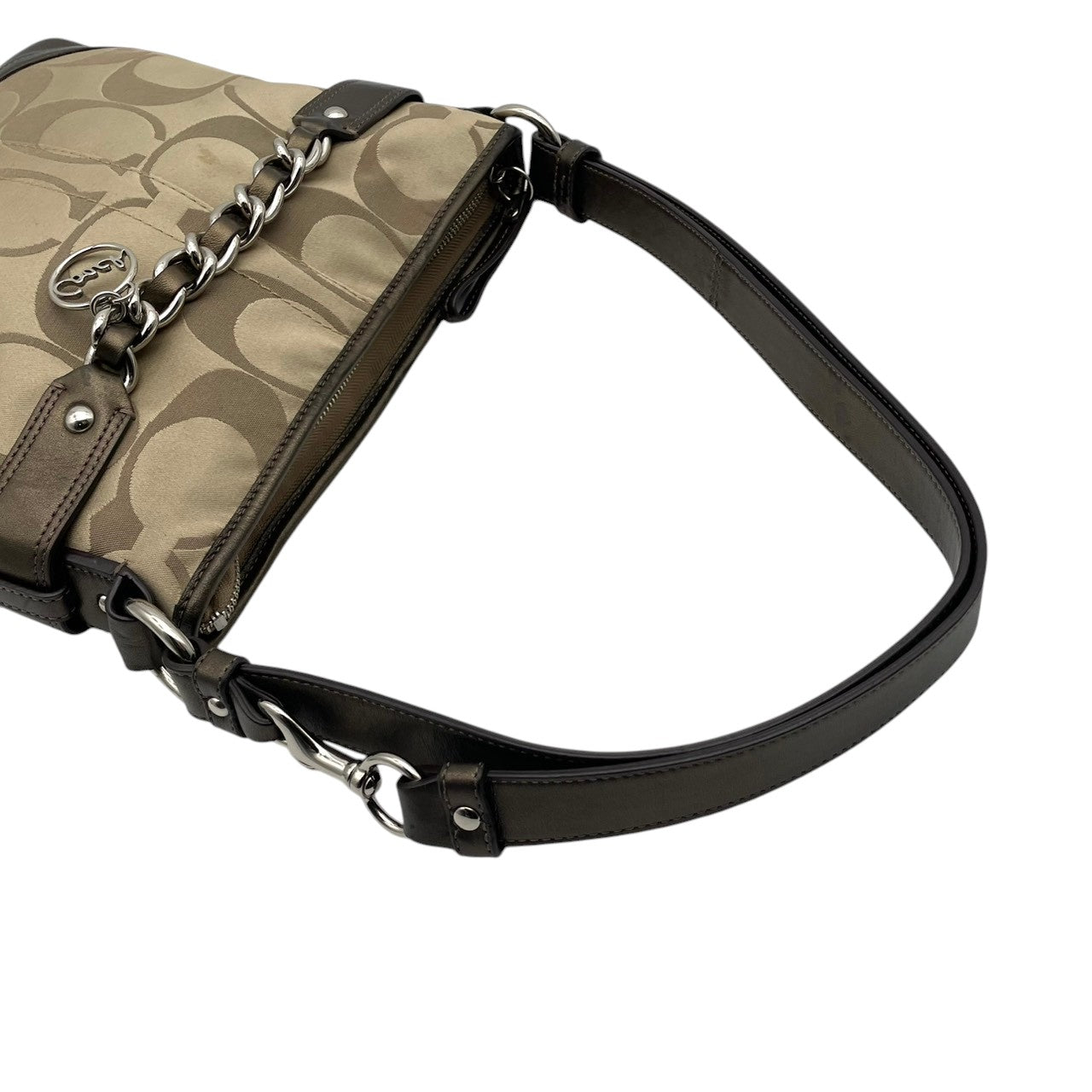 美品 COACH コーチ ショルダーバッグ オプアート シグネチャー サテン キャンバス レザー ベージュ ブロンズ シルバーチェーン チャーム Cロゴ レディース 斜めがけ 普段使い F19730 U2