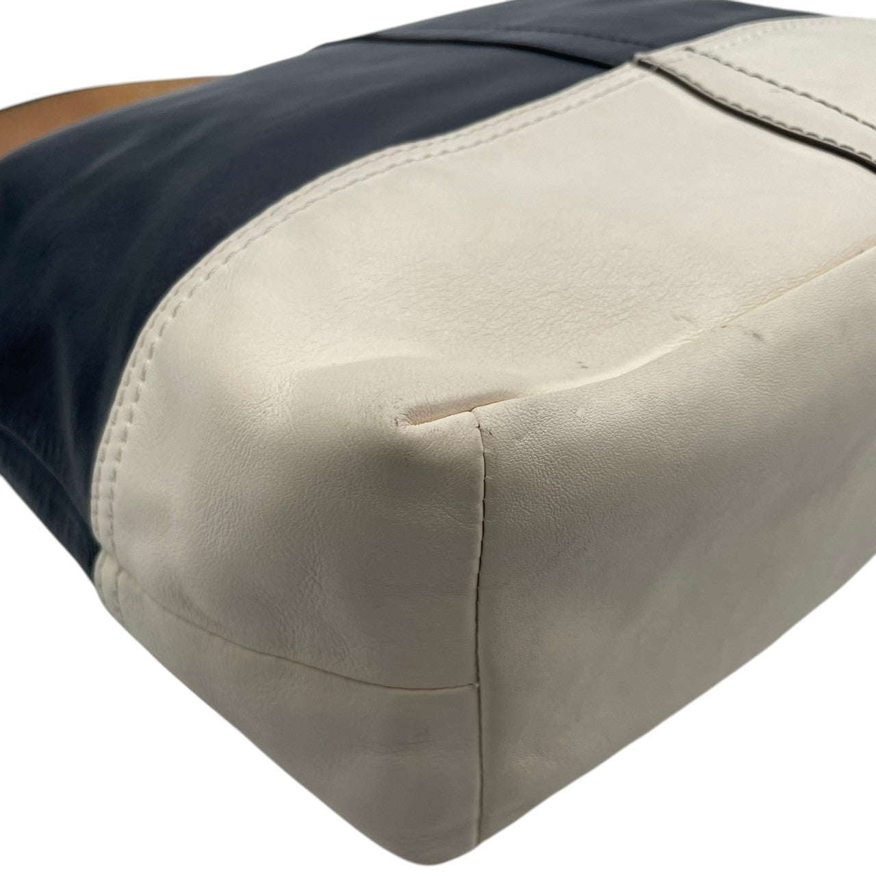 美品 COACH コーチ ショルダーバッグ レザー バイカラー ネイビー ホワイト 白 シルバー金具 EST.1941 NEW YORK エンボスロゴ 牛革 2way ハンドバッグ 斜めがけ レディース 上品 19393 U2