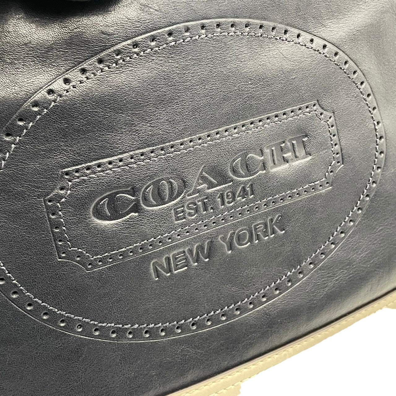 美品 COACH コーチ ショルダーバッグ レザー バイカラー ネイビー ホワイト 白 シルバー金具 EST.1941 NEW YORK エンボスロゴ 牛革 2way ハンドバッグ 斜めがけ レディース 上品 19393 U2