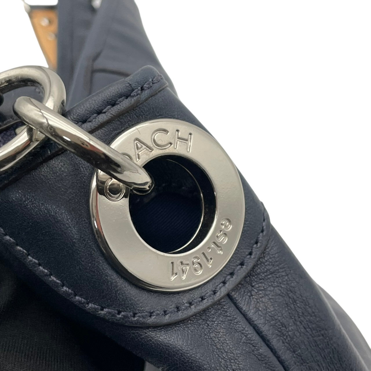美品 COACH コーチ ショルダーバッグ レザー バイカラー ネイビー ホワイト 白 シルバー金具 EST.1941 NEW YORK エンボスロゴ 牛革 2way ハンドバッグ 斜めがけ レディース 上品 19393 U2