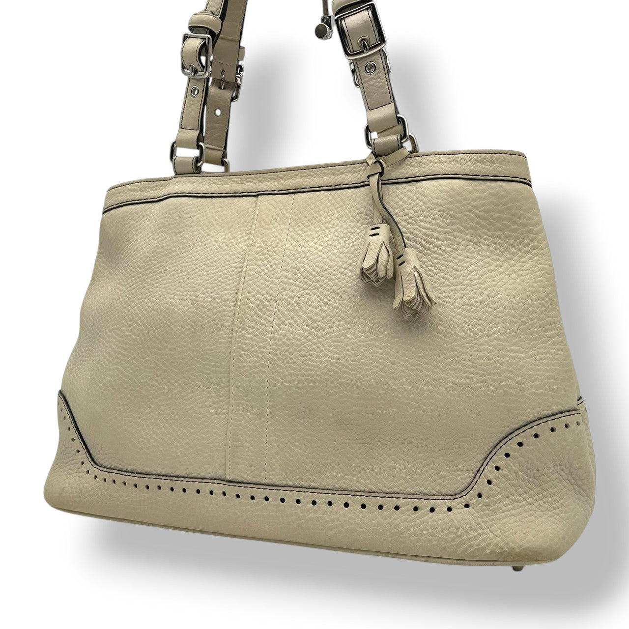 COACH コーチ トートバッグ ソフトミルドカウハイド レザー アイボリー シルバー金具 牛革 タッセル ブローグ 大容量 A4収納 レディース 通勤 普段使い ハンドバッグ 上品 シンプル 5056 U2
