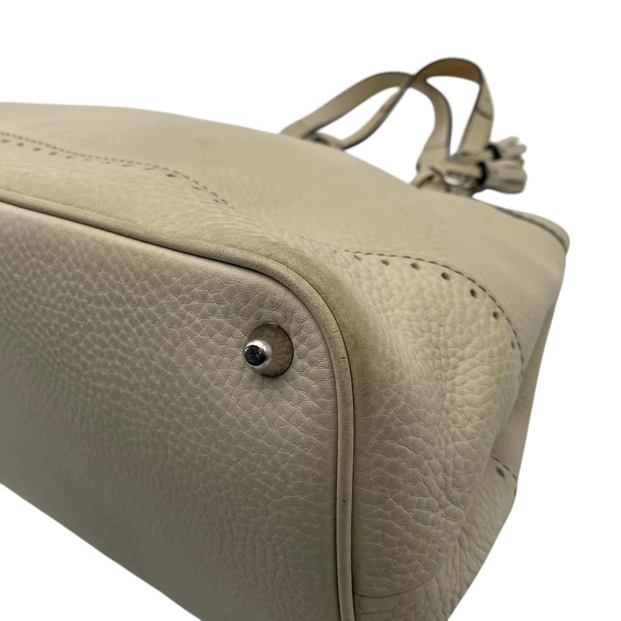 COACH コーチ トートバッグ ソフトミルドカウハイド レザー アイボリー シルバー金具 牛革 タッセル ブローグ 大容量 A4収納 レディース 通勤 普段使い ハンドバッグ 上品 シンプル 5056 U2