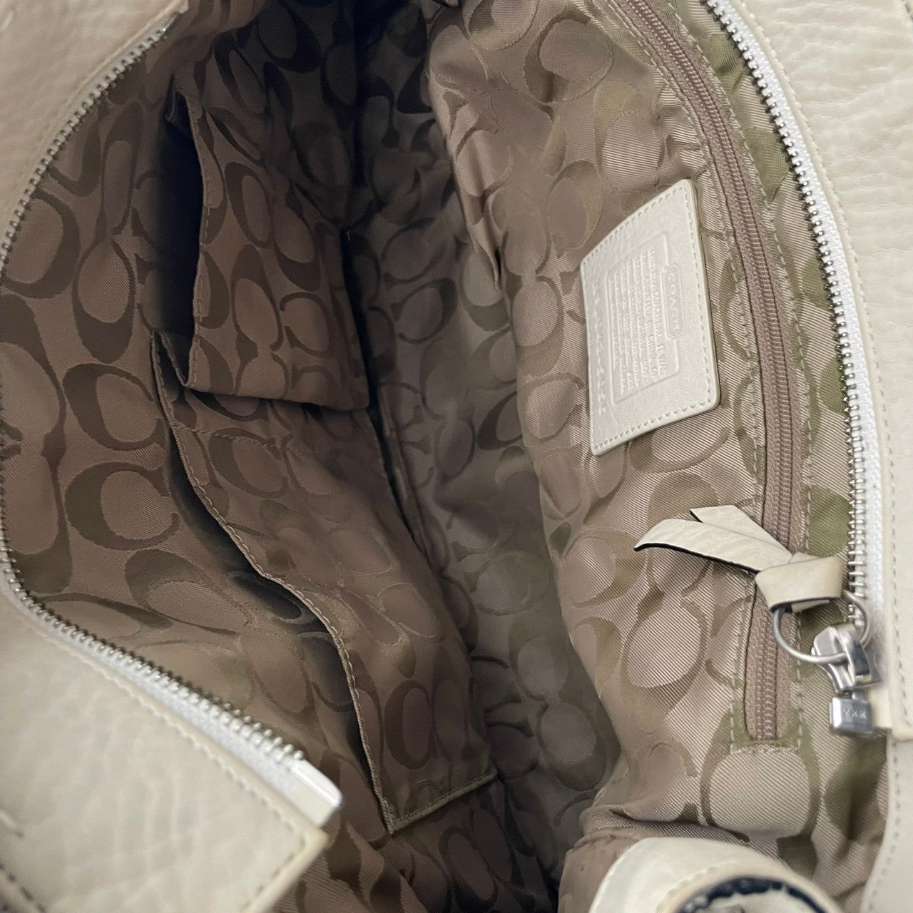 COACH コーチ トートバッグ ソフトミルドカウハイド レザー アイボリー シルバー金具 牛革 タッセル ブローグ 大容量 A4収納 レディース 通勤 普段使い ハンドバッグ 上品 シンプル 5056 U2