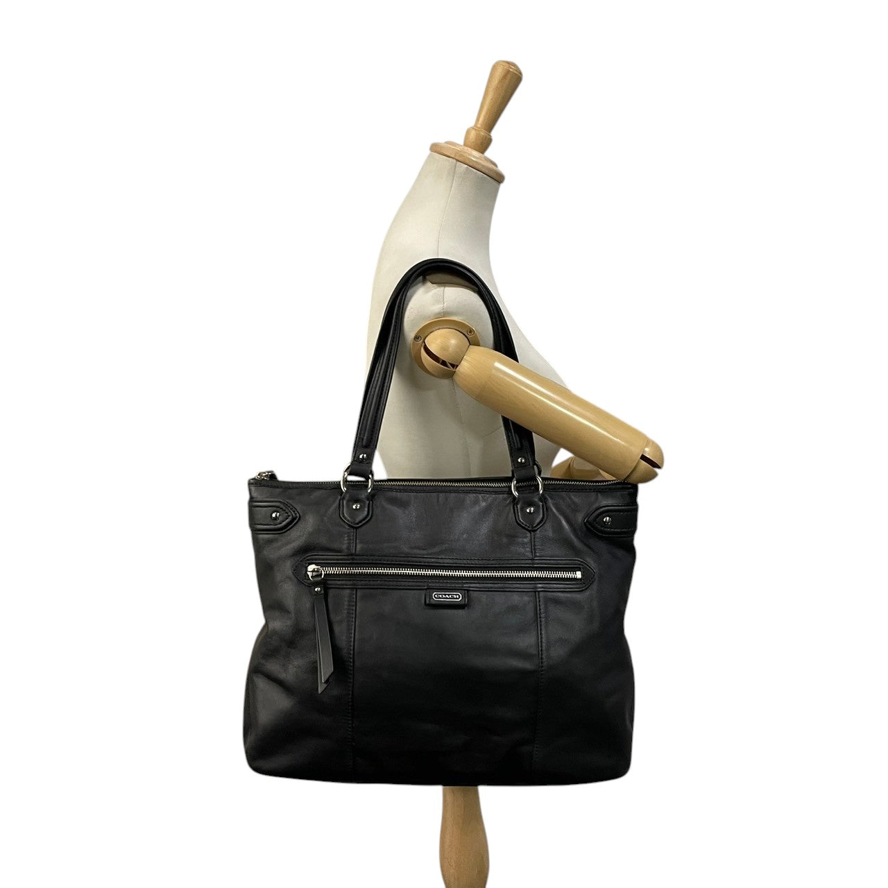 美品 COACH コーチ トートバッグ ビジネスバッグ ビジネストート レザー ブラック 黒 シルバー金具 牛革 大容量 A4収納 フロントポケット スタッズ レディース 通勤 普段使い ハンドバッグ ショルダー ジップ F28373 U2
