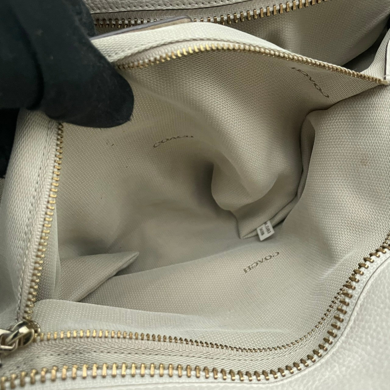 美品 COACH コーチ トートバッグ ペブルドレザー オフホワイト 白 シルバー チェーン編み込み ウィップステッチ スタッズ 牛革 大容量 2way レディース 通勤 普段使い 上品 ショルダー A4収納 U2