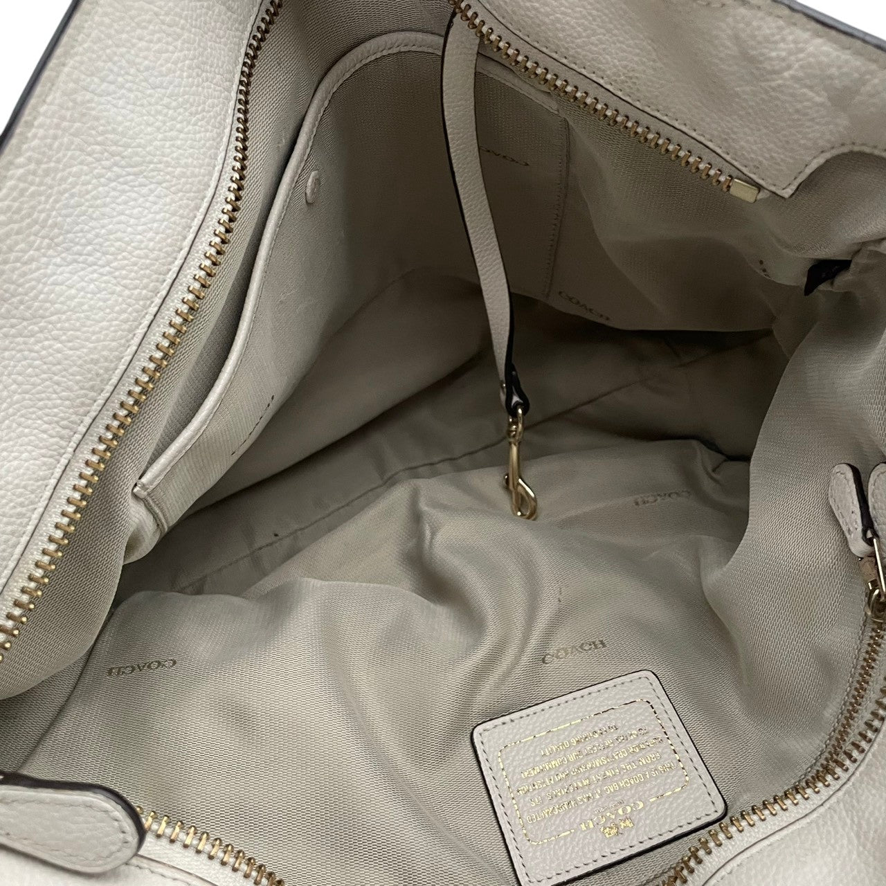美品 COACH コーチ トートバッグ ペブルドレザー オフホワイト 白 シルバー チェーン編み込み ウィップステッチ スタッズ 牛革 大容量 2way レディース 通勤 普段使い 上品 ショルダー A4収納 U2
