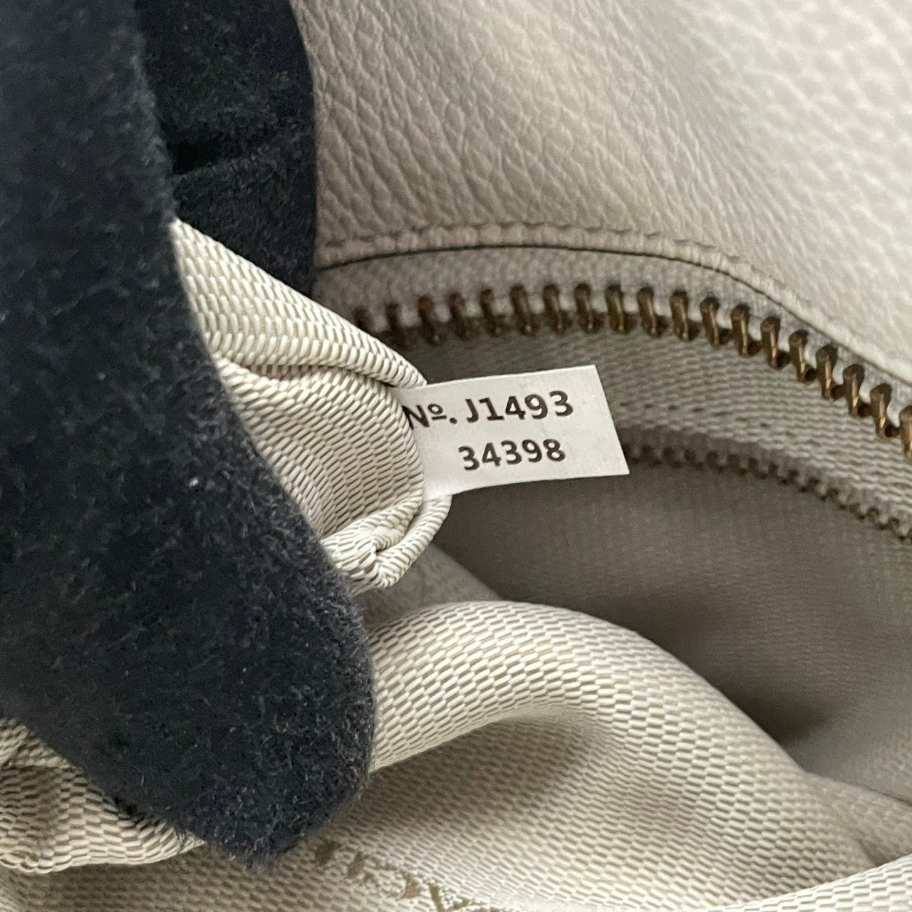 美品 COACH コーチ トートバッグ ペブルドレザー オフホワイト 白 シルバー チェーン編み込み ウィップステッチ スタッズ 牛革 大容量 2way レディース 通勤 普段使い 上品 ショルダー A4収納 U2