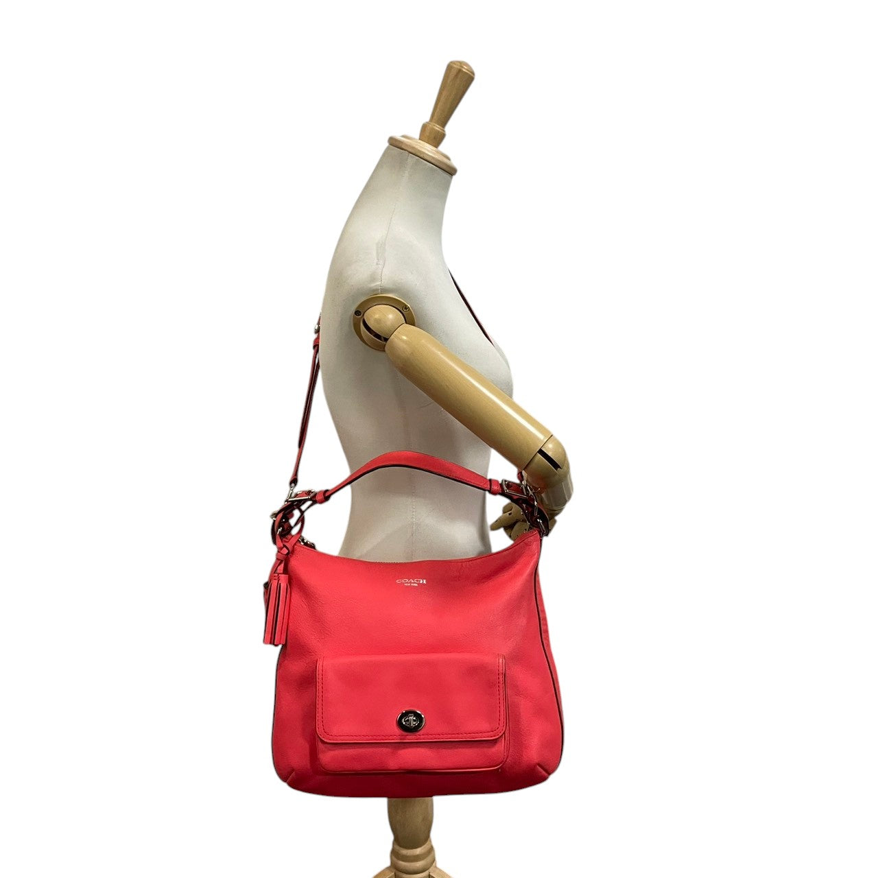 美品 COACH コーチ ショルダーバッグ レザー ピンク シルバー金具 牛革 2way フロントポケット タッセル ターンロック レディース 通勤 普段使い 斜めがけ フェミニン かわいい 大容量 22881 s94