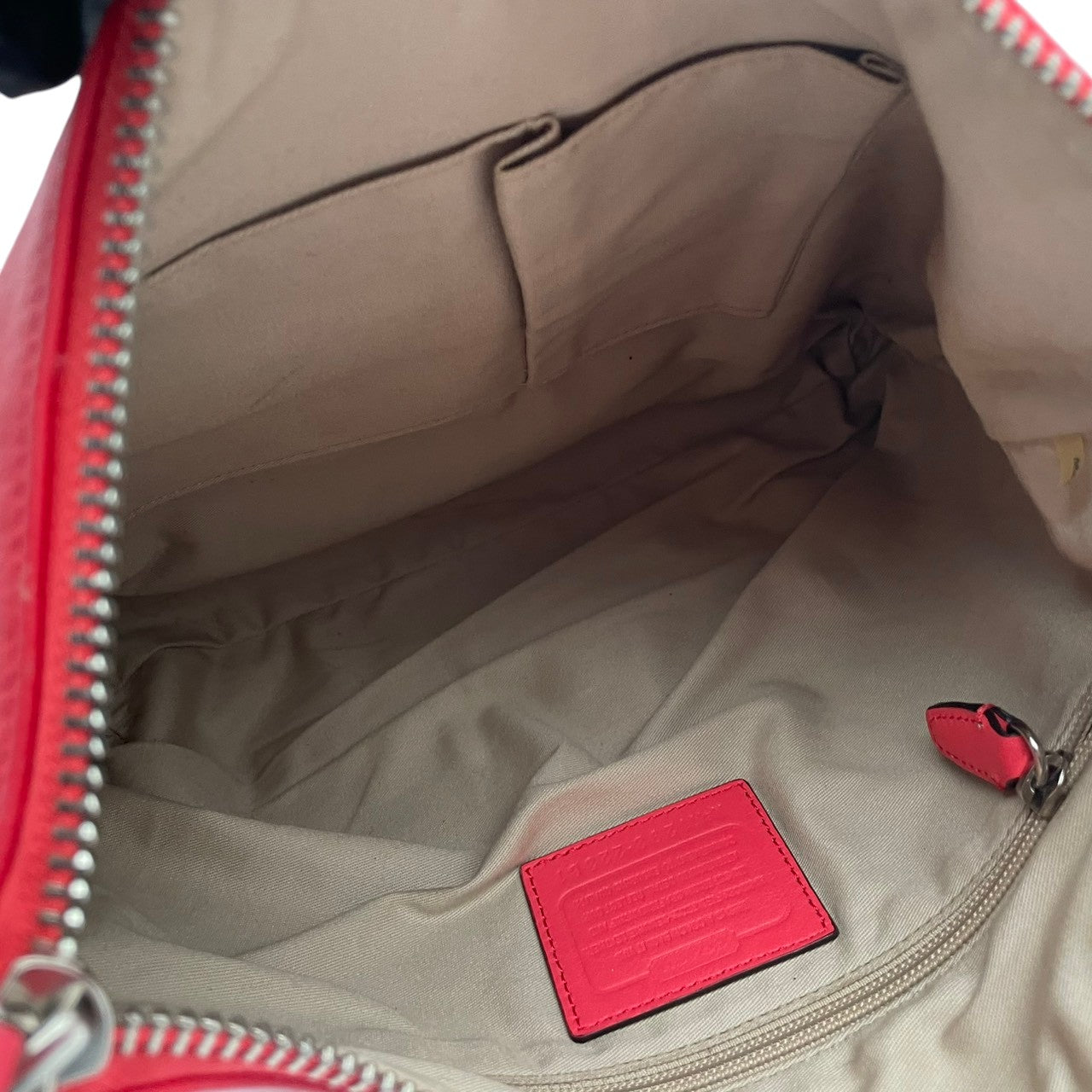 美品 COACH コーチ ショルダーバッグ レザー ピンク シルバー金具 牛革 2way フロントポケット タッセル ターンロック レディース 通勤 普段使い 斜めがけ フェミニン かわいい 大容量 22881 s94