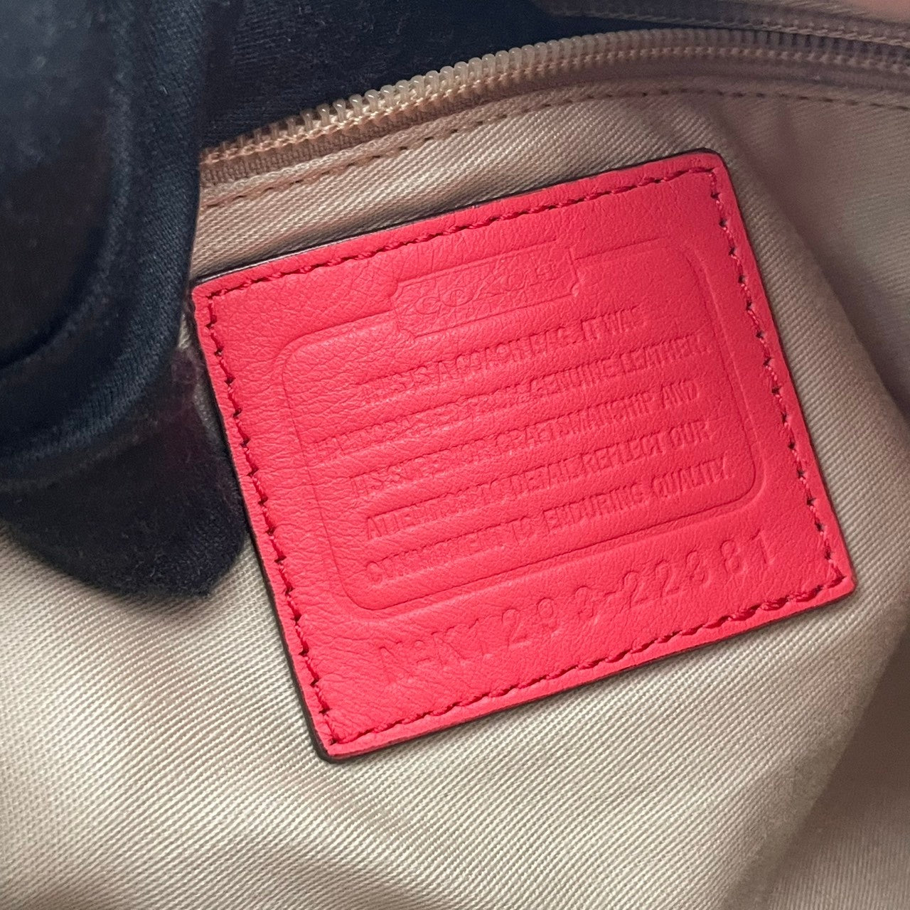 美品 COACH コーチ ショルダーバッグ レザー ピンク シルバー金具 牛革 2way フロントポケット タッセル ターンロック レディース 通勤 普段使い 斜めがけ フェミニン かわいい 大容量 22881 s94
