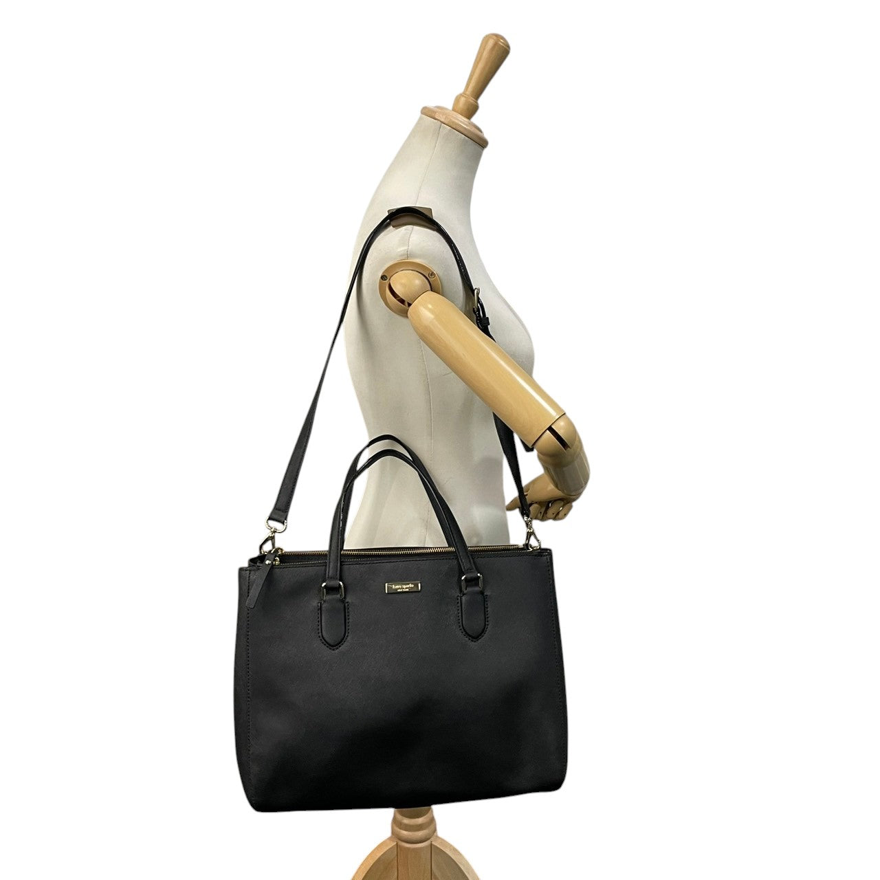 美品 ケイトスペード kate spade NEW YORK トートバッグ サフィアーノレザー ブラック 黒 ゴールド金具 2way 大容量 A4収納 レディース 通勤 普段使い シンプル 上品 ハンドバッグ 斜めがけ s94