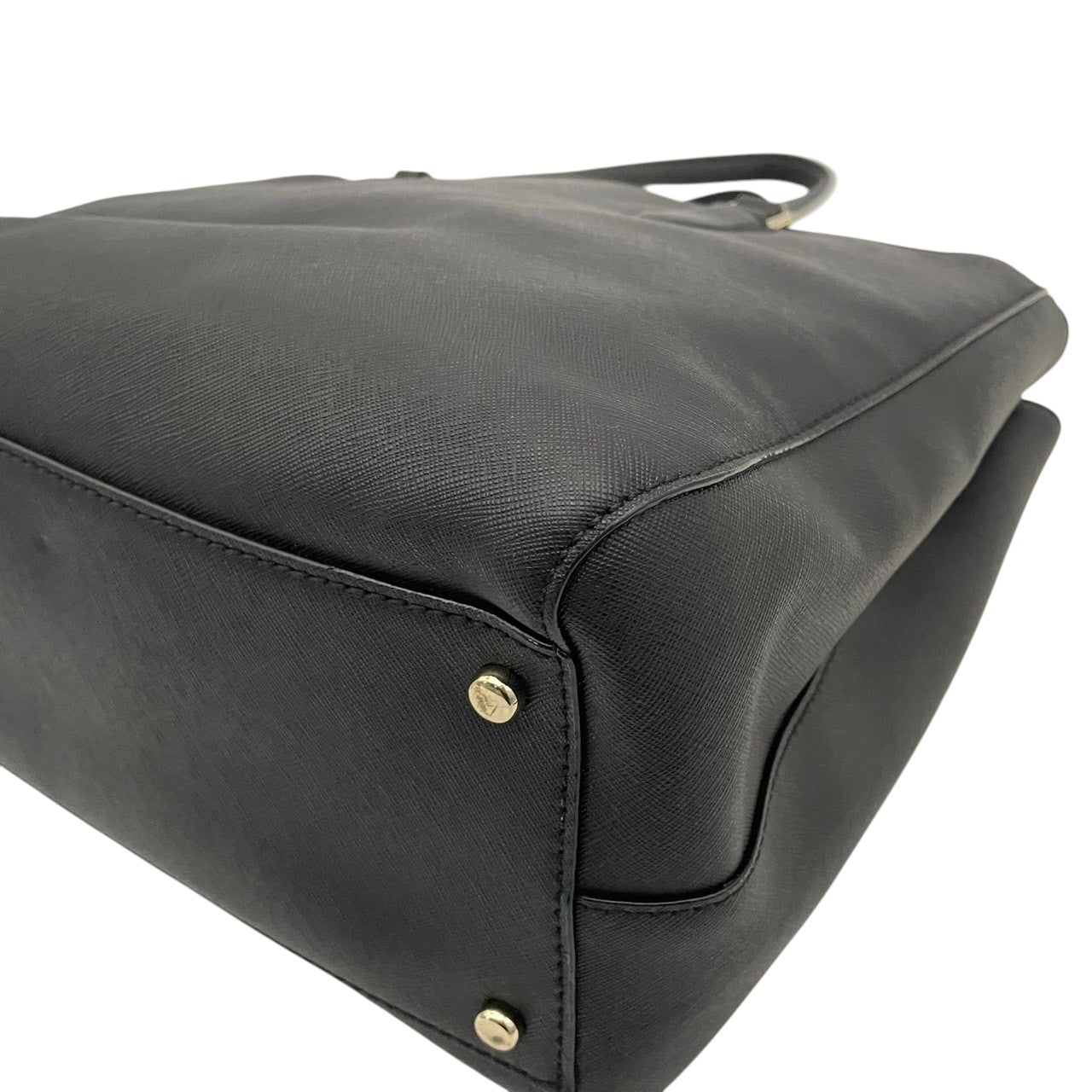 美品 ケイトスペード kate spade NEW YORK トートバッグ サフィアーノレザー ブラック 黒 ゴールド金具 2way 大容量 A4収納 レディース 通勤 普段使い シンプル 上品 ハンドバッグ 斜めがけ s94