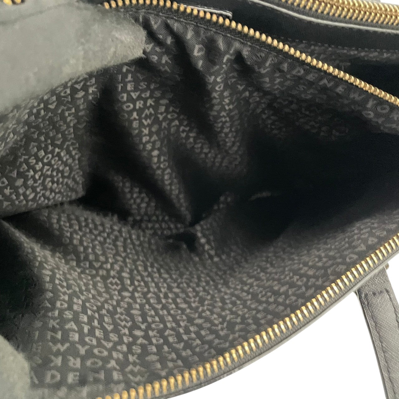 美品 ケイトスペード kate spade NEW YORK トートバッグ サフィアーノレザー ブラック 黒 ゴールド金具 2way 大容量 A4収納 レディース 通勤 普段使い シンプル 上品 ハンドバッグ 斜めがけ s94